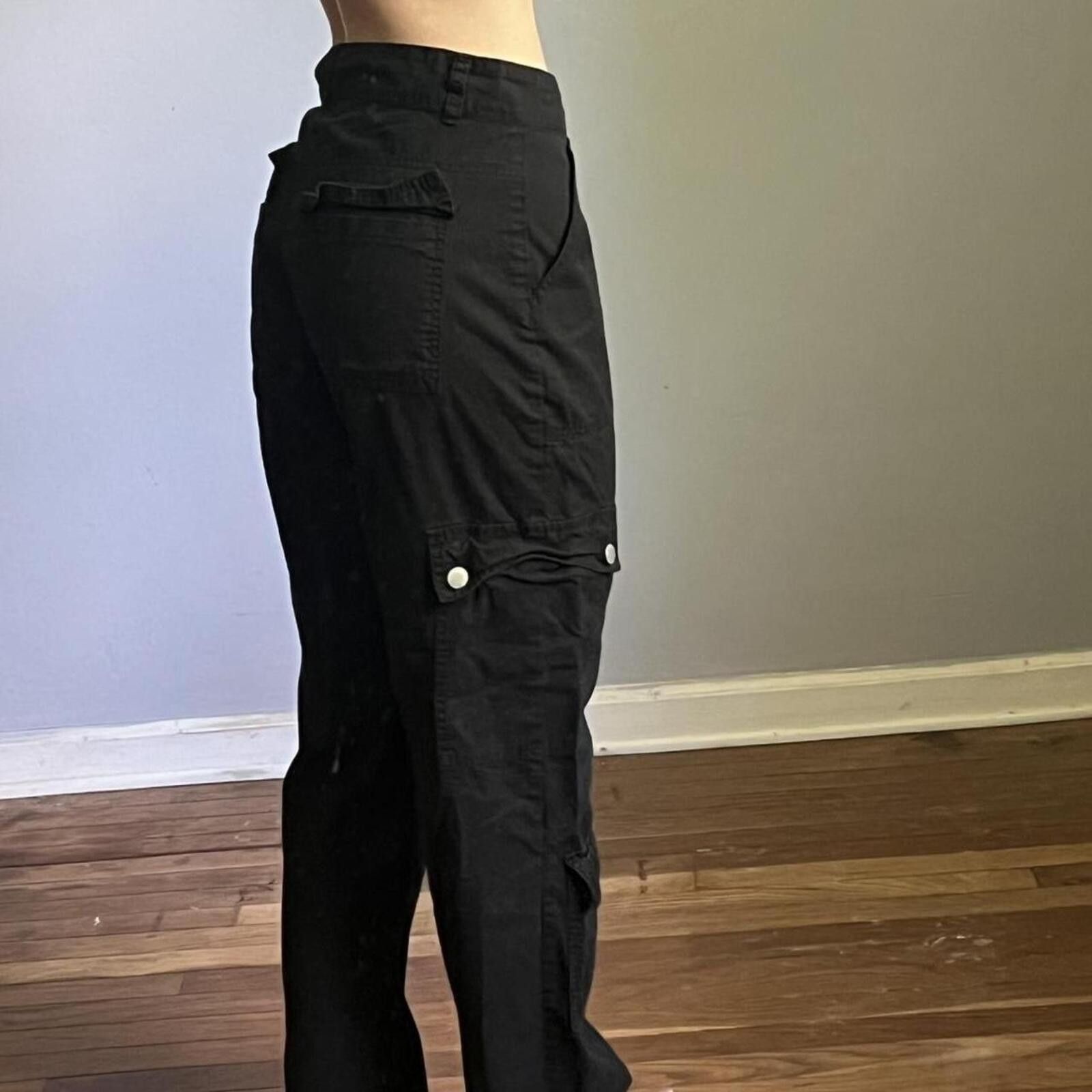 Shein SHEIN black straight leg cargo pants Size 27" / US 4 / IT 40 - 8 Thumbnail