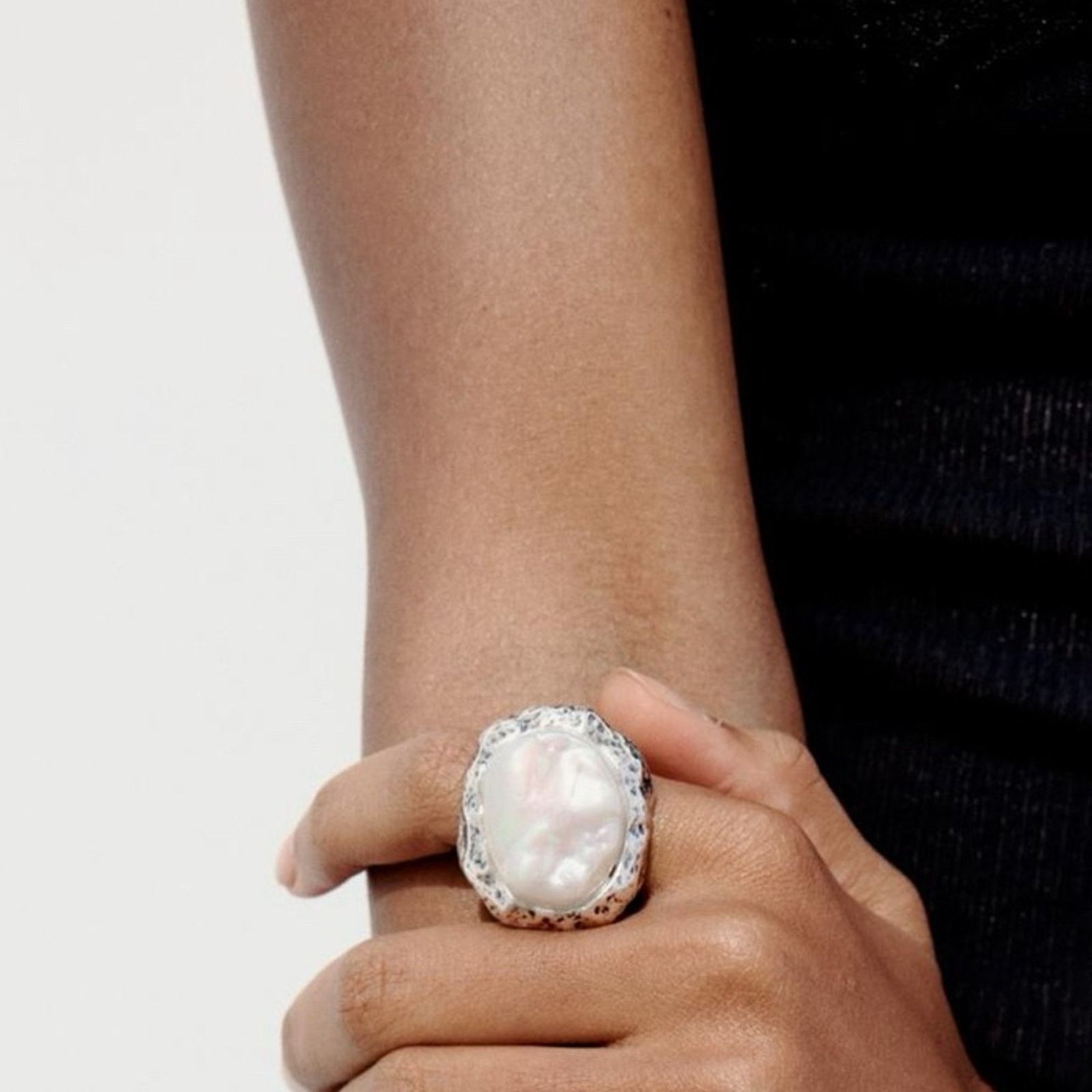 Zara Nwt- Zara pearl maxi ring 6.5 Size ONE SIZE - 3 Thumbnail