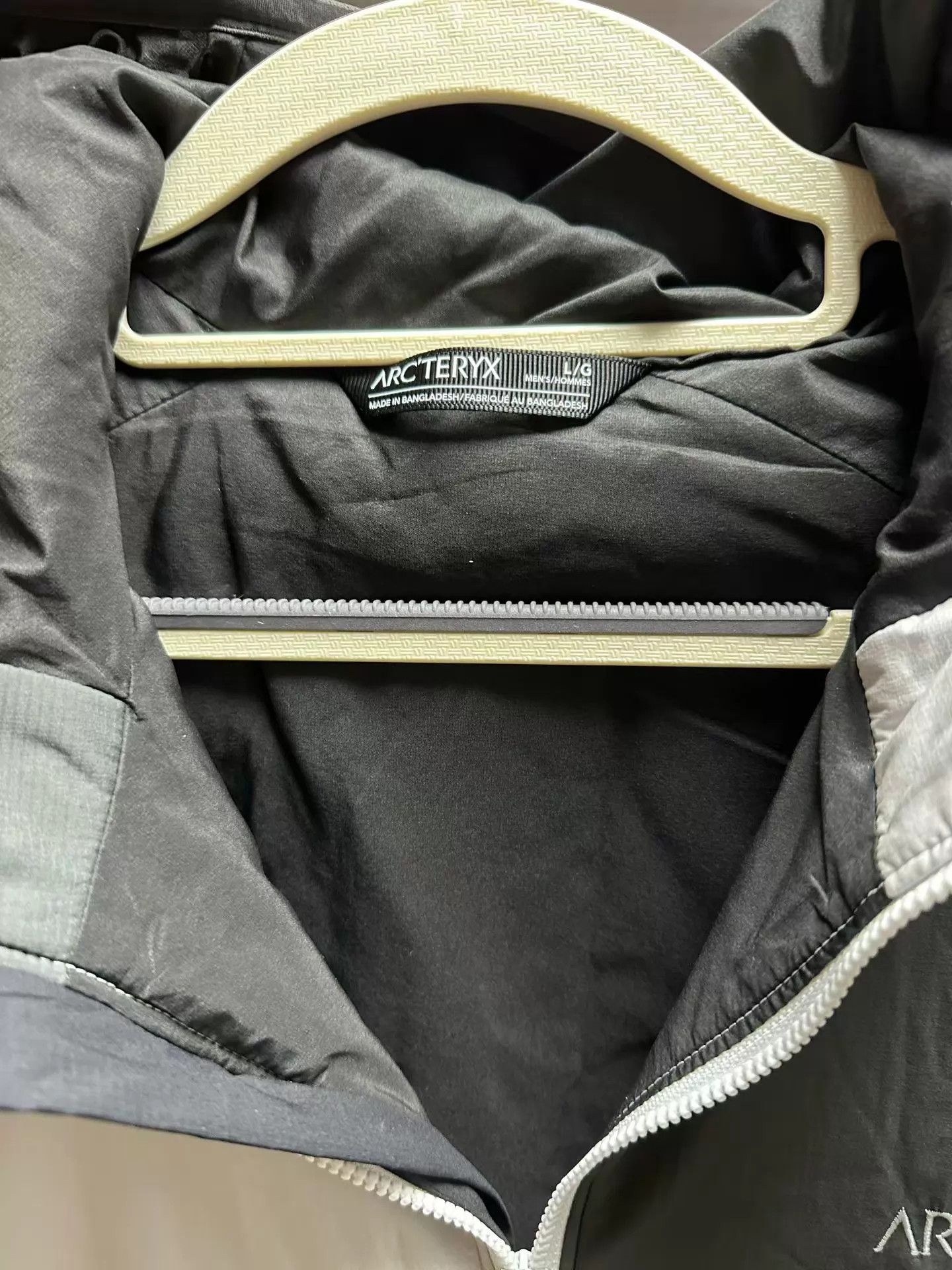 Arc'teryx Arcteryx x Beams 3 ATOM FW23 M Black/White colorblock Hoody L Size US L / EU 52-54 / 3 - 2 Thumbnail