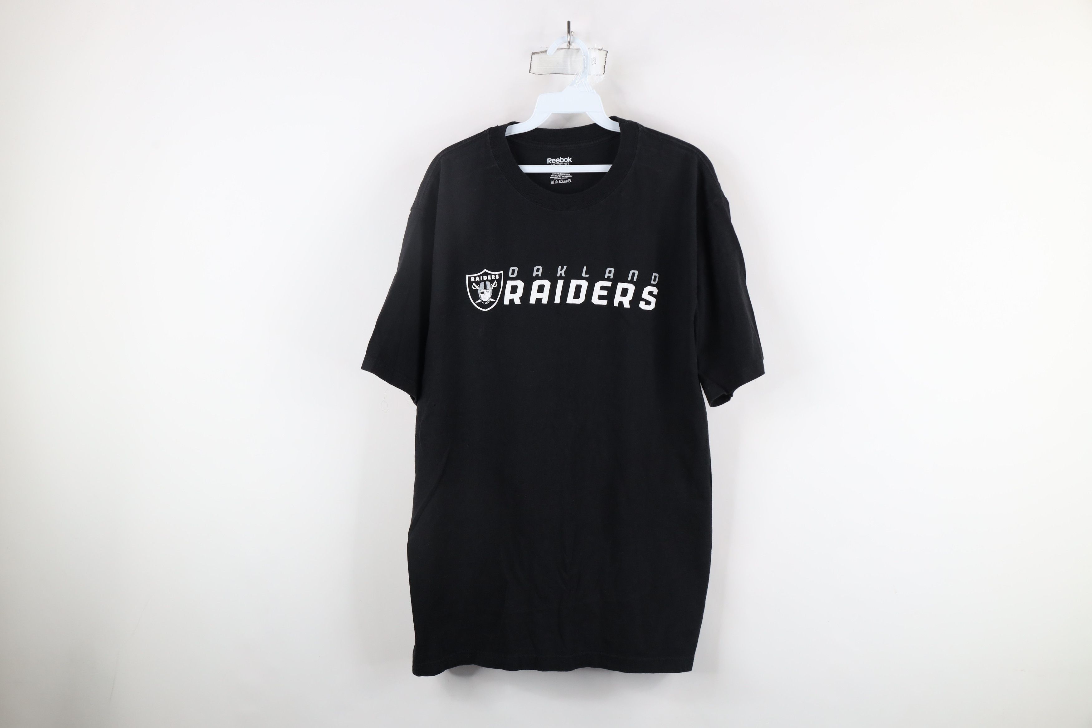 Reebok × Vintage Vintage Reebok Out Oakland Raiders Football T-Shirt Black Size US XL / EU 56 / 4 - 1 Thumbnail