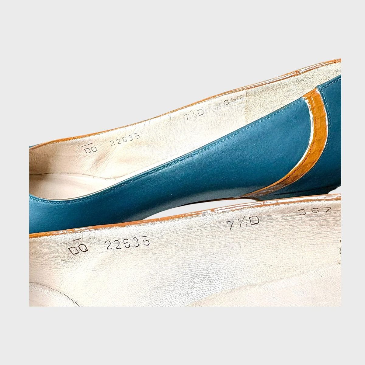 Salvatore Ferragamo Ferragamo Women’s Teal Green Brown Classic Heels Sz 7.5D Size US 7.5 / IT 37.5 - 15 Thumbnail