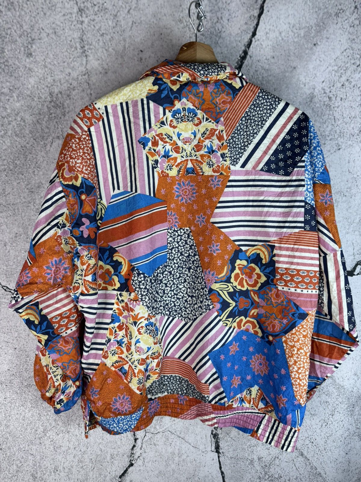 Sergio Tacchini Vintage Sergio Tacchini nylon Abstract Jacket Size US S / EU 44-46 / 1 - 2 Thumbnail