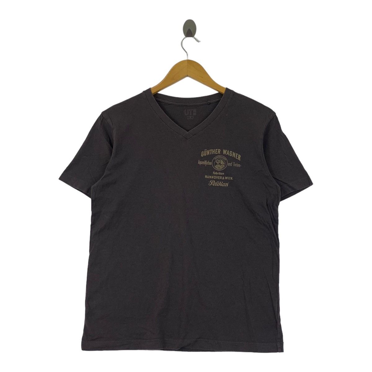 Uniqlo UNIQLO x PELIKAN Gunther Wagner Collaboration Tee Shirt Top Size US M / EU 48-50 / 2 - 1 Thumbnail
