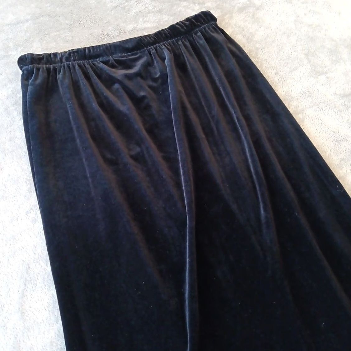 Vintage Sag Harbor Skirt Long Maxi Black Velour Drawstring Slit S Womens Related: Elastic Waist, Machine Washable, Polyester Spandex, Solid Pattern Size 28" / US 6 / IT 42 - 5 Thumbnail