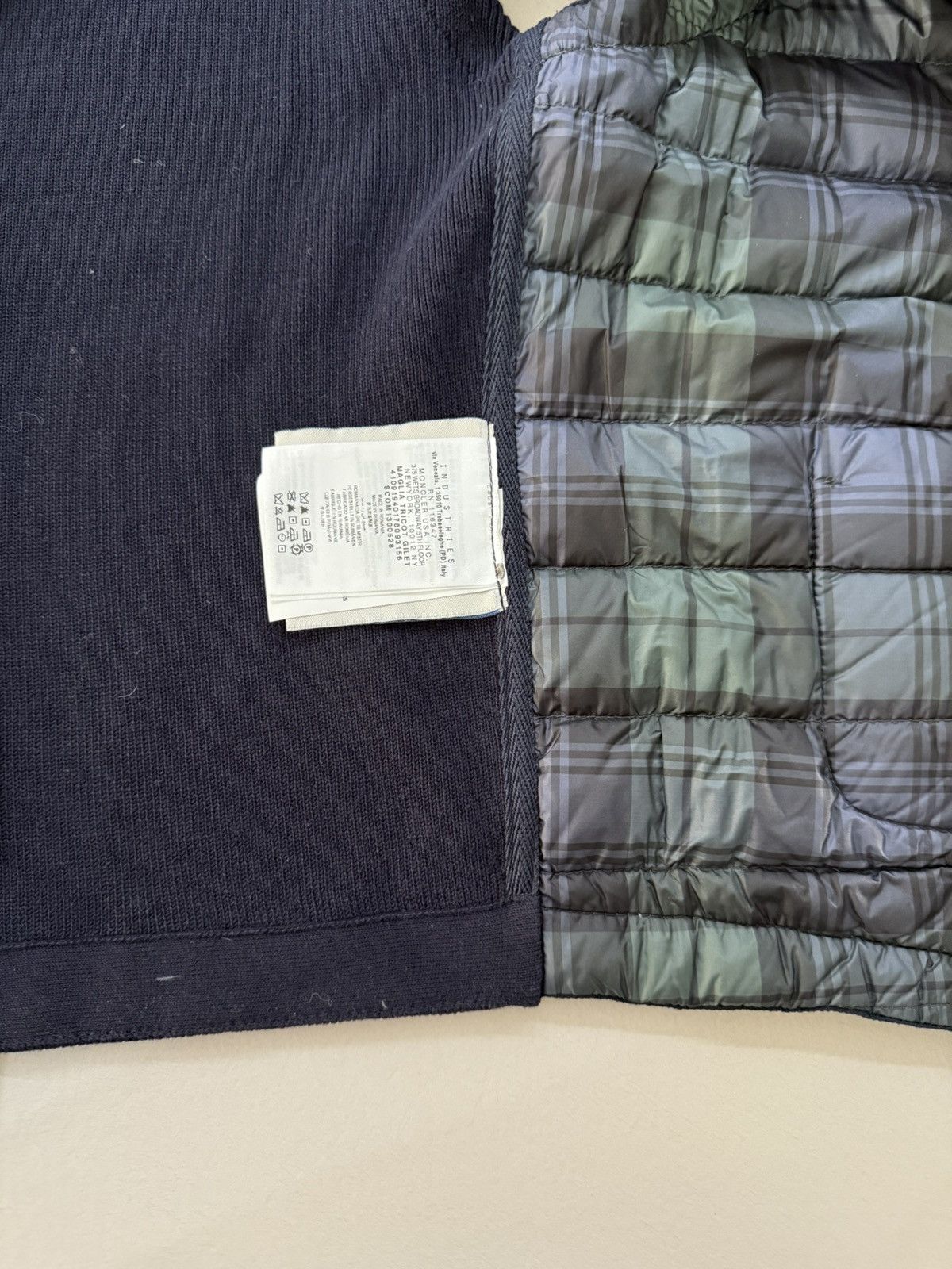 Moncler Moncler gilet for mens Size US S / EU 44-46 / 1 - 4 Thumbnail