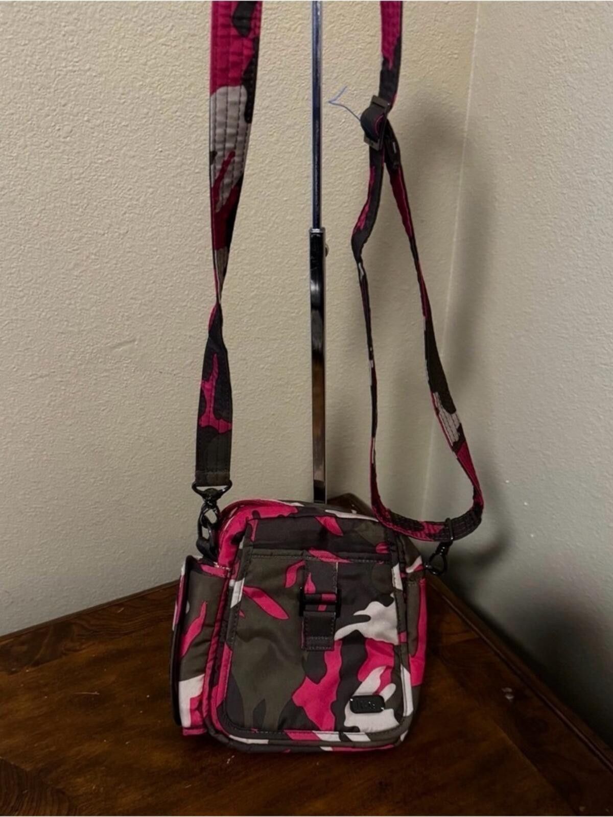 Lugz LUG Infinity Can Can Small Pink Camouflage Crossbody Size ONE SIZE - 1 Thumbnail
