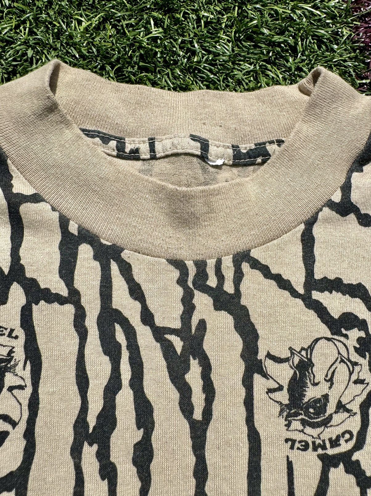 Camel × Vintage Vintage Camel Trebark All Over Print 90’s Cigarette T-Shirt Size US XL / EU 56 / 4 - 6 Thumbnail