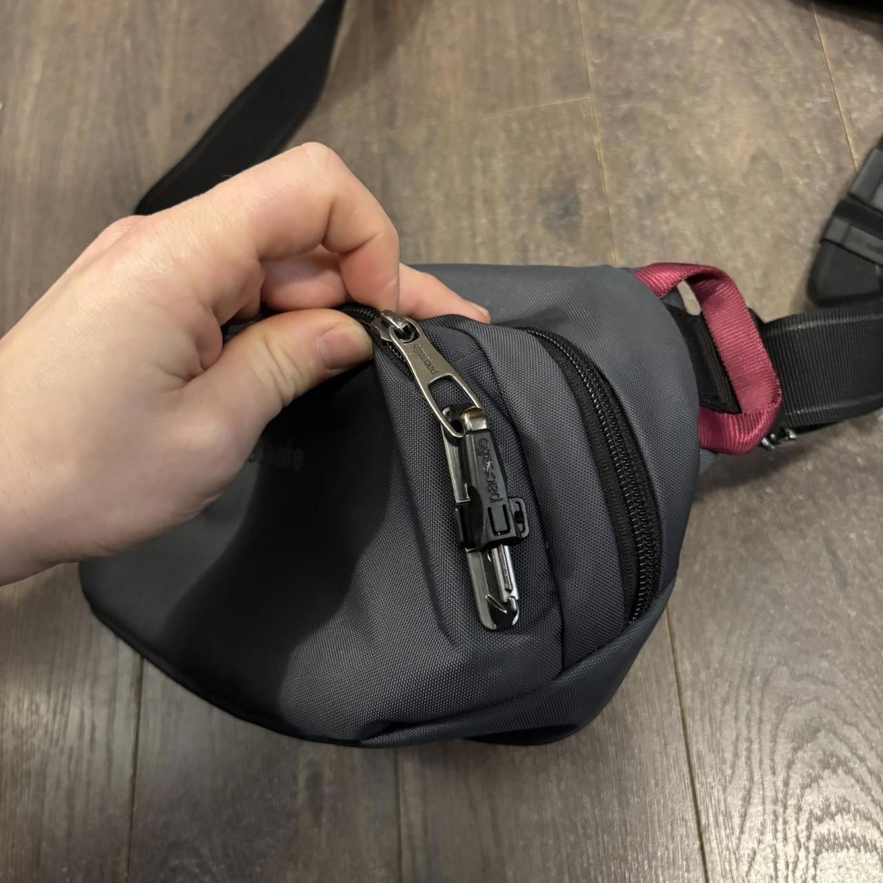 Designer pacsafe vibe 100 hip pack fanny pack with locking zippers Size ONE SIZE - 2 Thumbnail