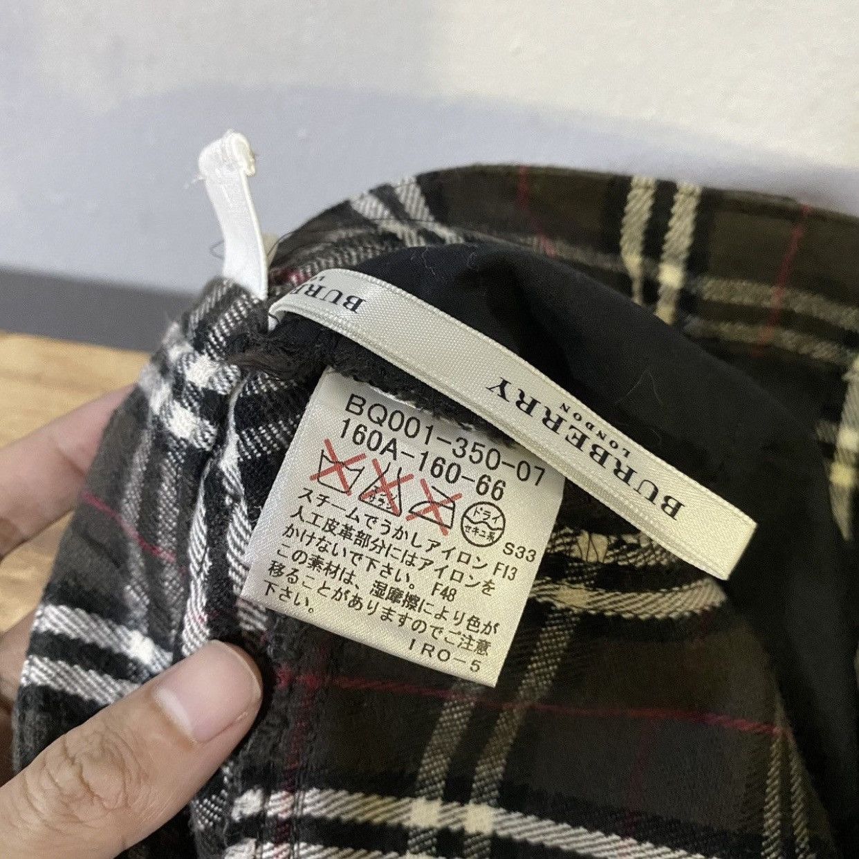 Burberry × Vintage Vintage Burberry London Nova Check Stretchable Pants Size US 28 / EU 44 - 13 Thumbnail