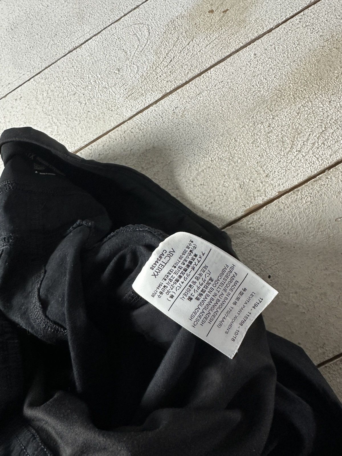 Arc'teryx 🚨 RARE ARC’TERYX BLACK CARGO MULTIPOCKET TRACKING Size 27" / US 4 / IT 40 - 10 Thumbnail