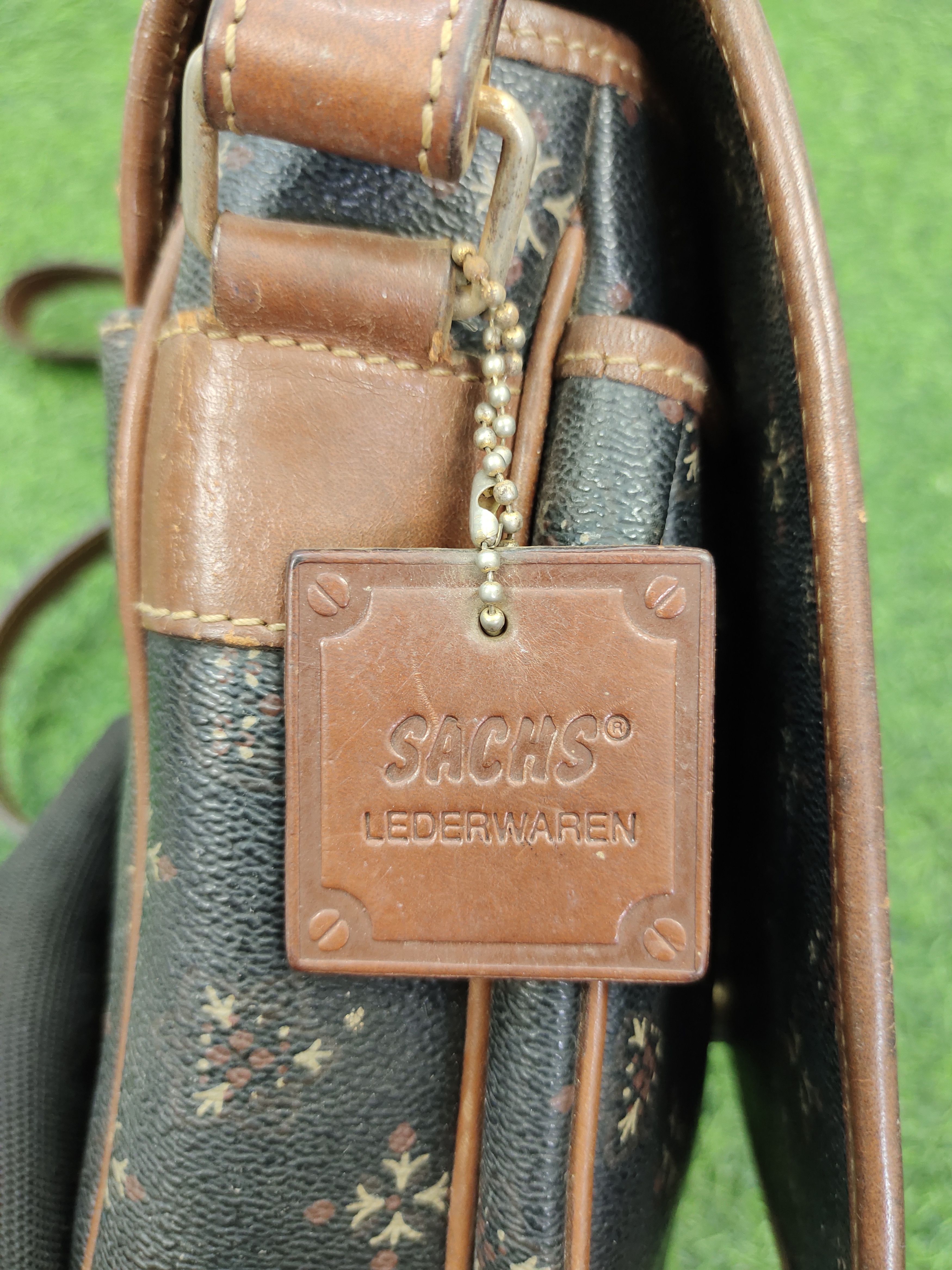 Vintage Vintage Sachs Lederwaren Japan Patina Leather Crossbody Bag Size ONE SIZE - 7 Thumbnail