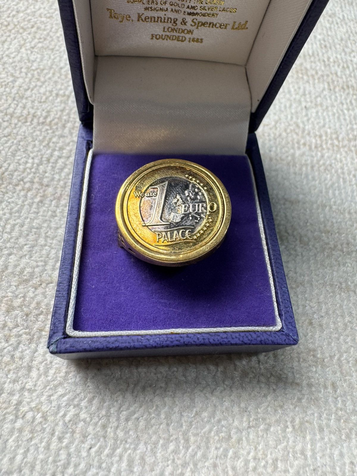 Palace We are 1 sovereign ring Size ONE SIZE - 2 Thumbnail