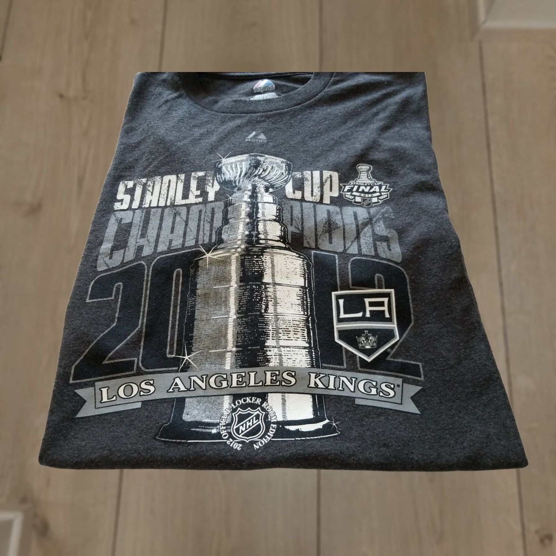Vintage VINTAGE Los Angeles Kings 2012Stanley Cup Champions Official Locker Room Edition Large T-Shirt Unisex L Gray Majestic Size US L / EU 52-54 / 3 - 1 Thumbnail