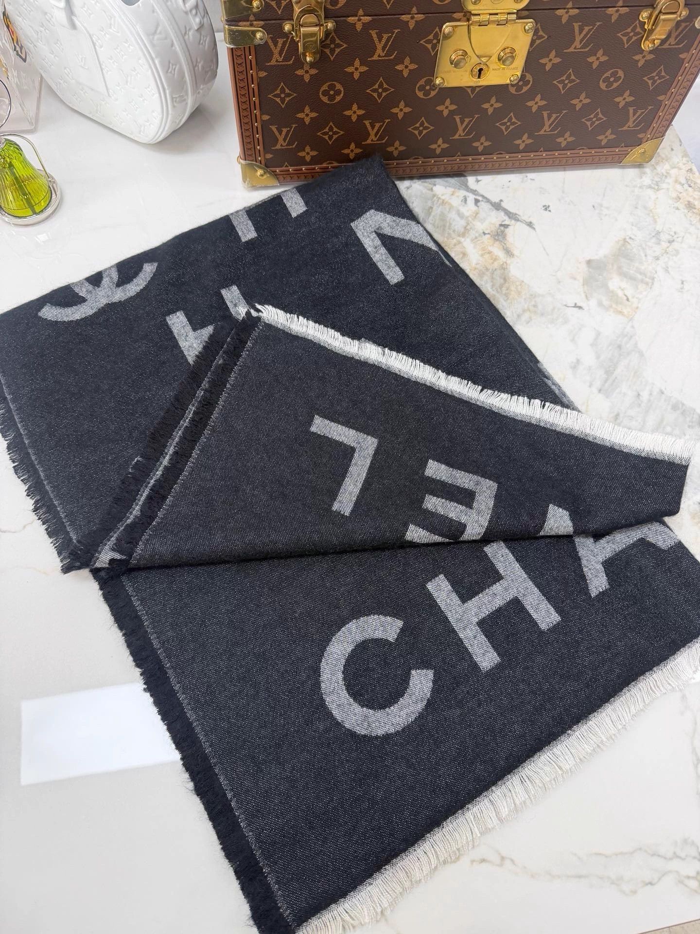 Chanel Chanel 25S B-G Reversible Logo Silk-Cashmere Scarf Size ONE SIZE - 2 Thumbnail