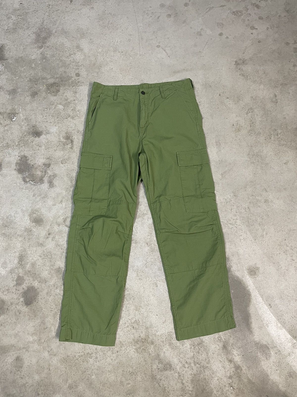 image of Carhartt Wip Cargo Pants in Green, Men's (Size 34)