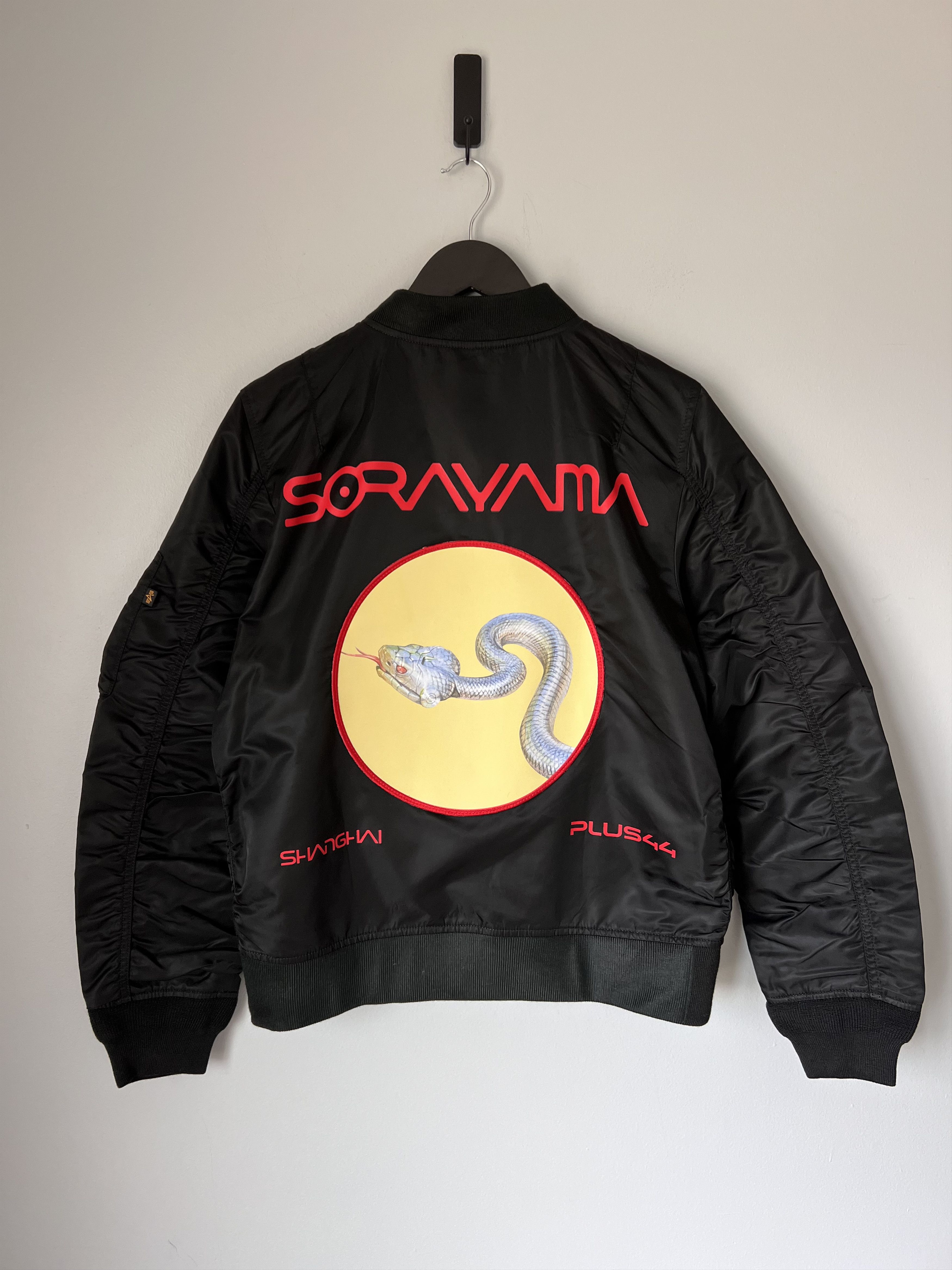 +44 +44 Hajime Sorayama Alpha Industries Snake Bomber Jacket Size US XL / EU 56 / 4 - 1 Thumbnail