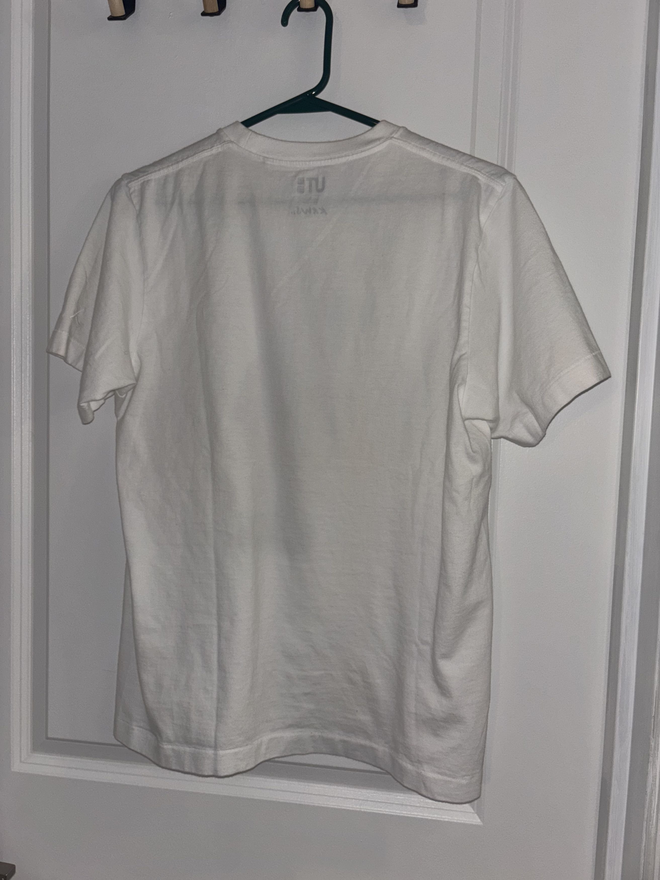 Kaws × Uniqlo KAWS x Uniqlo T-shirt SS2019 Collaboration Size US S / EU 44-46 / 1 - 2 Thumbnail