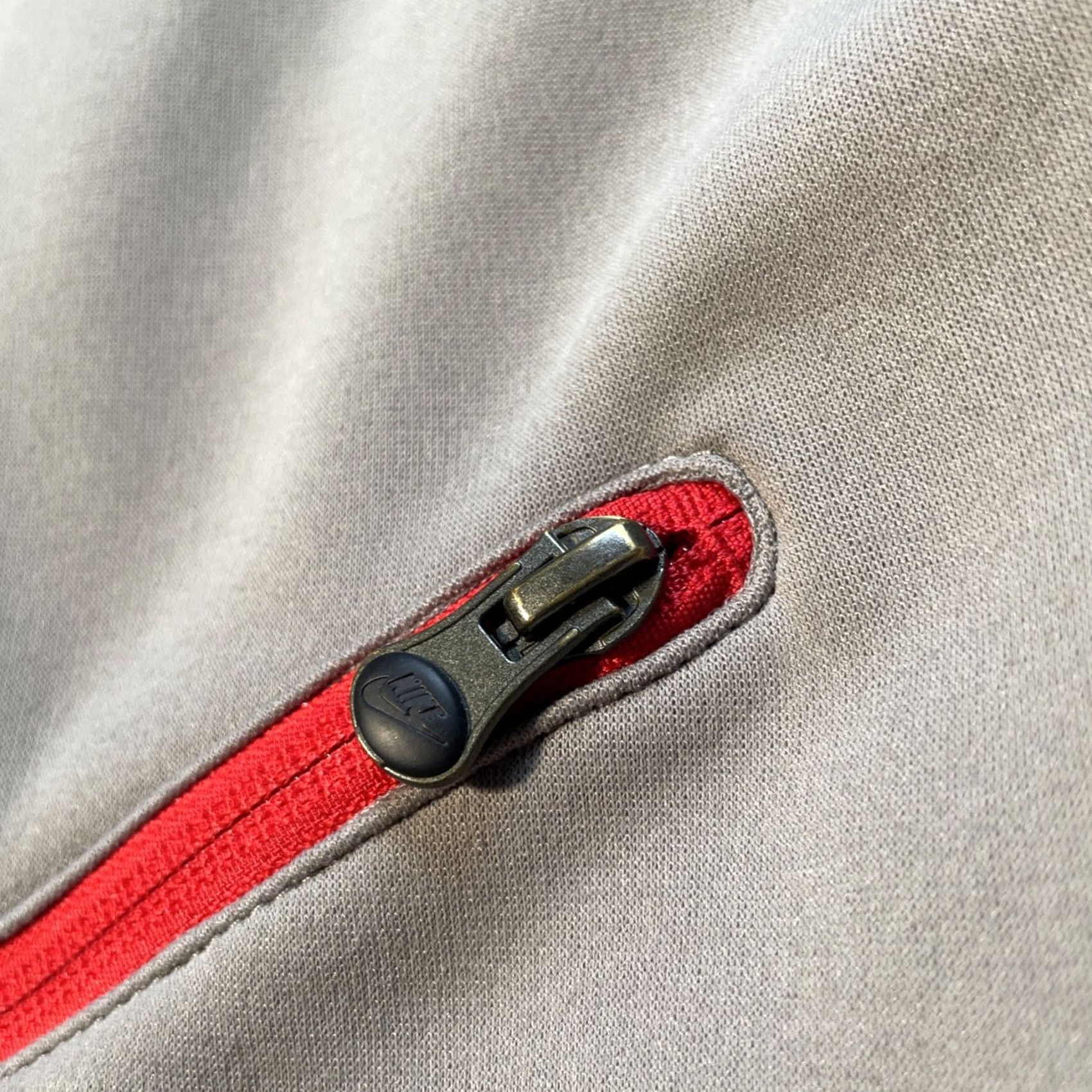 Nike Nike Sweatshirt Mens Medium Gray Red Therma Full Zip Athletic Performance FLAW Size US M / EU 48-50 / 2 - 6 Thumbnail