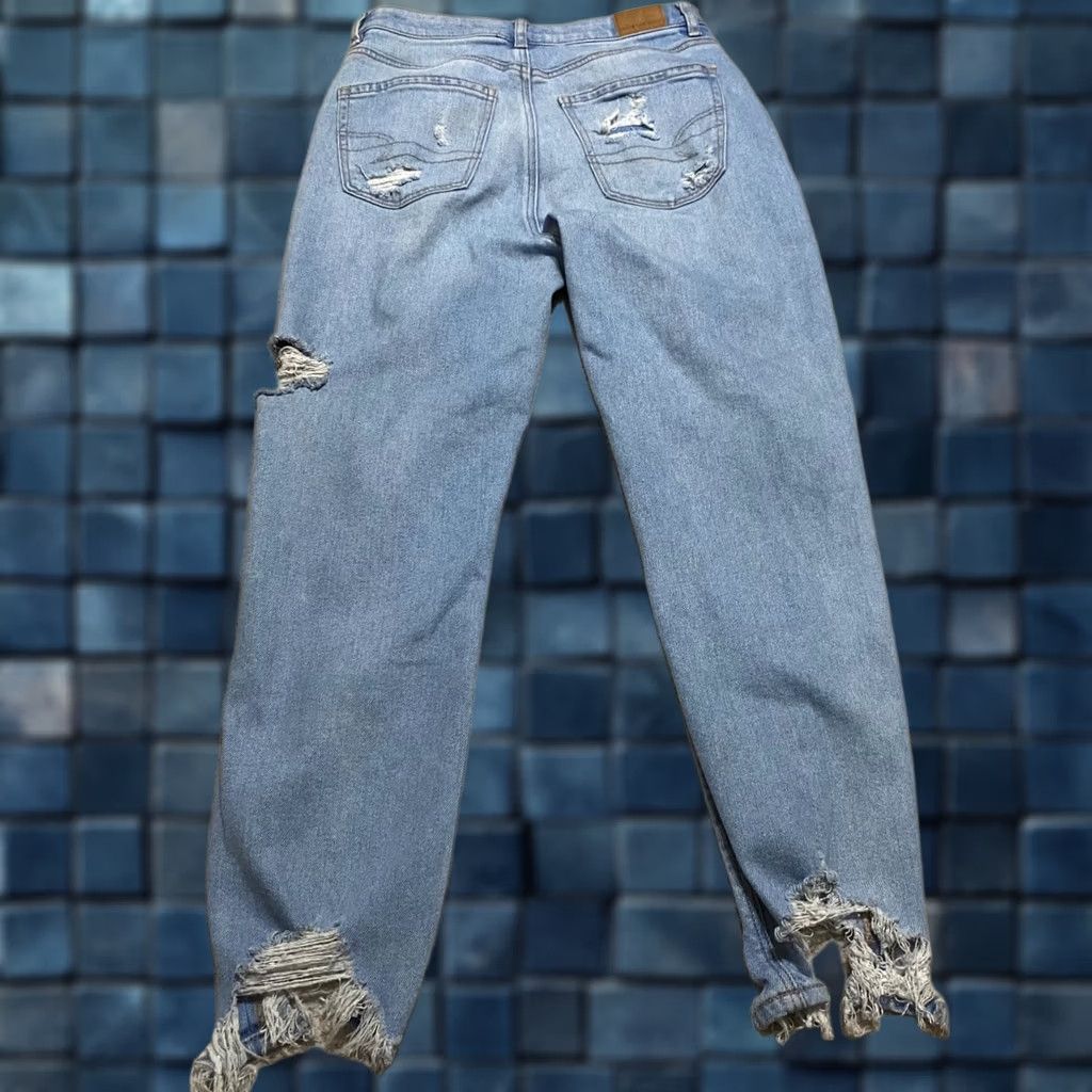 American Eagle Outfitters American Eagle Outfitters Womens Jeans Mom Style Distressed High Rise Blue Denim 90s Vintage Theme 6 Regular Size 27x26 Clothes Womens Jeans Size 28" / US 6 / IT 42 - 1 Thumbnail