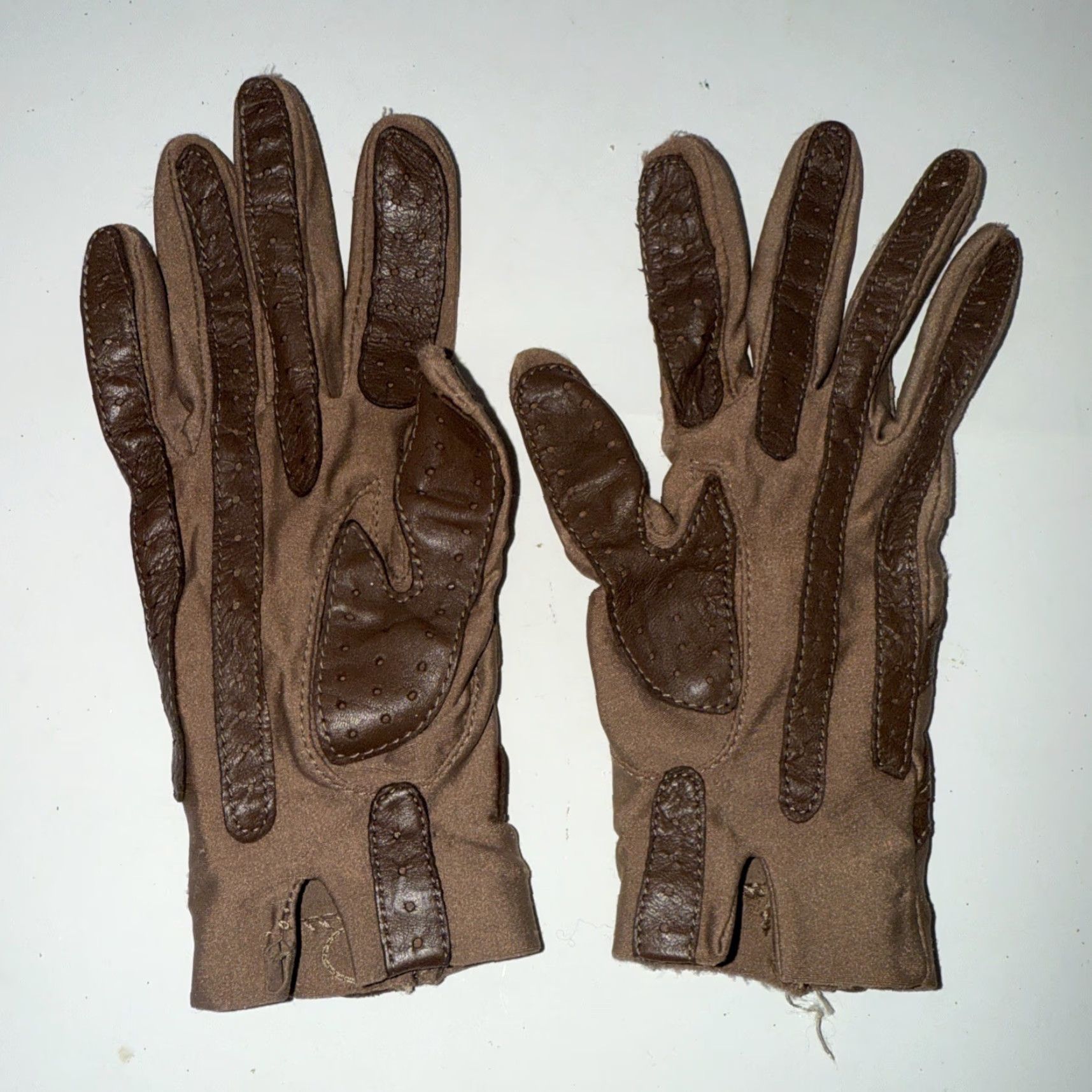 Vintage VINTAGE Isotoner Driving Gloves Woman One Size Tan Brown 1980s Nylon Spandex Stretch Philippines Size ONE SIZE - 4 Thumbnail