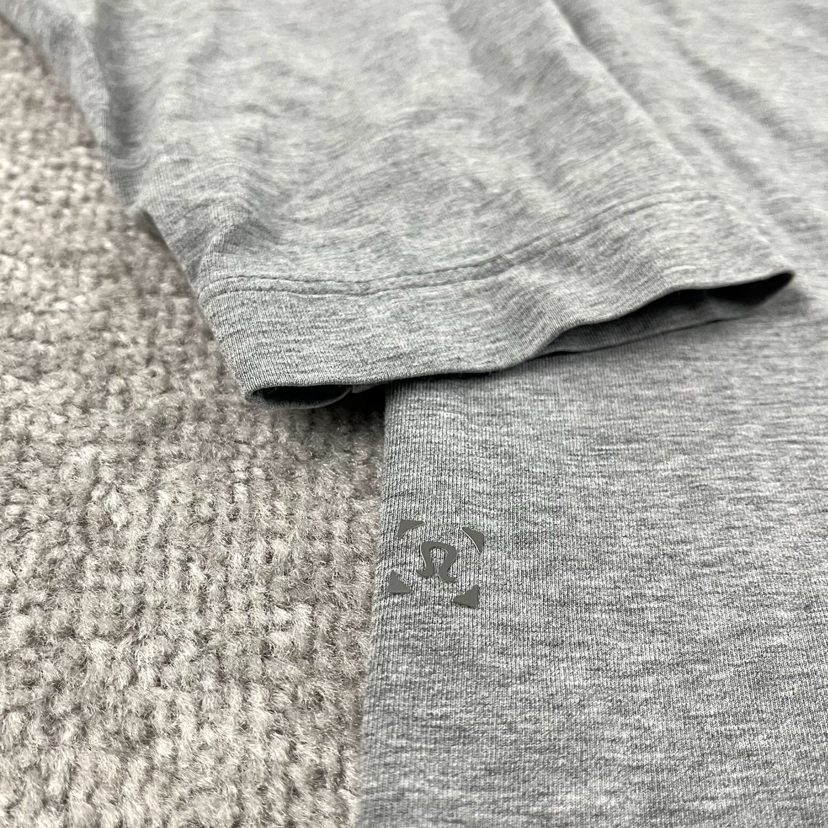 Lululemon LULULEMON Shirt Mens Large Gray Everyday Basic Tee Long Sleeve Stretch Athletic Size US L / EU 52-54 / 3 - 3 Thumbnail