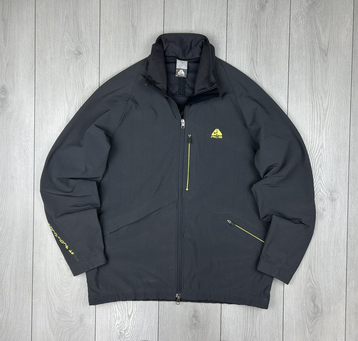 Nike ACG × Vintage Nike ACG Vintage Jacket Grey Size L Size US L / EU 52-54 / 3 - 1 Thumbnail
