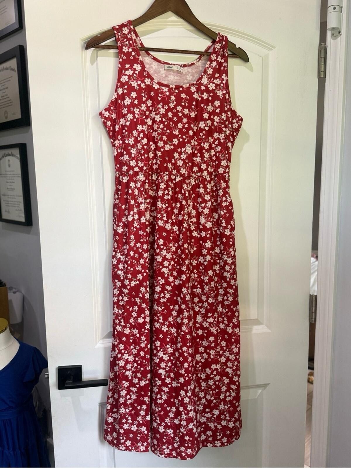 Other Red Floral Midi Dress with Scoop Neck Size M / US 6-8 / IT 42-44 - 4 Thumbnail