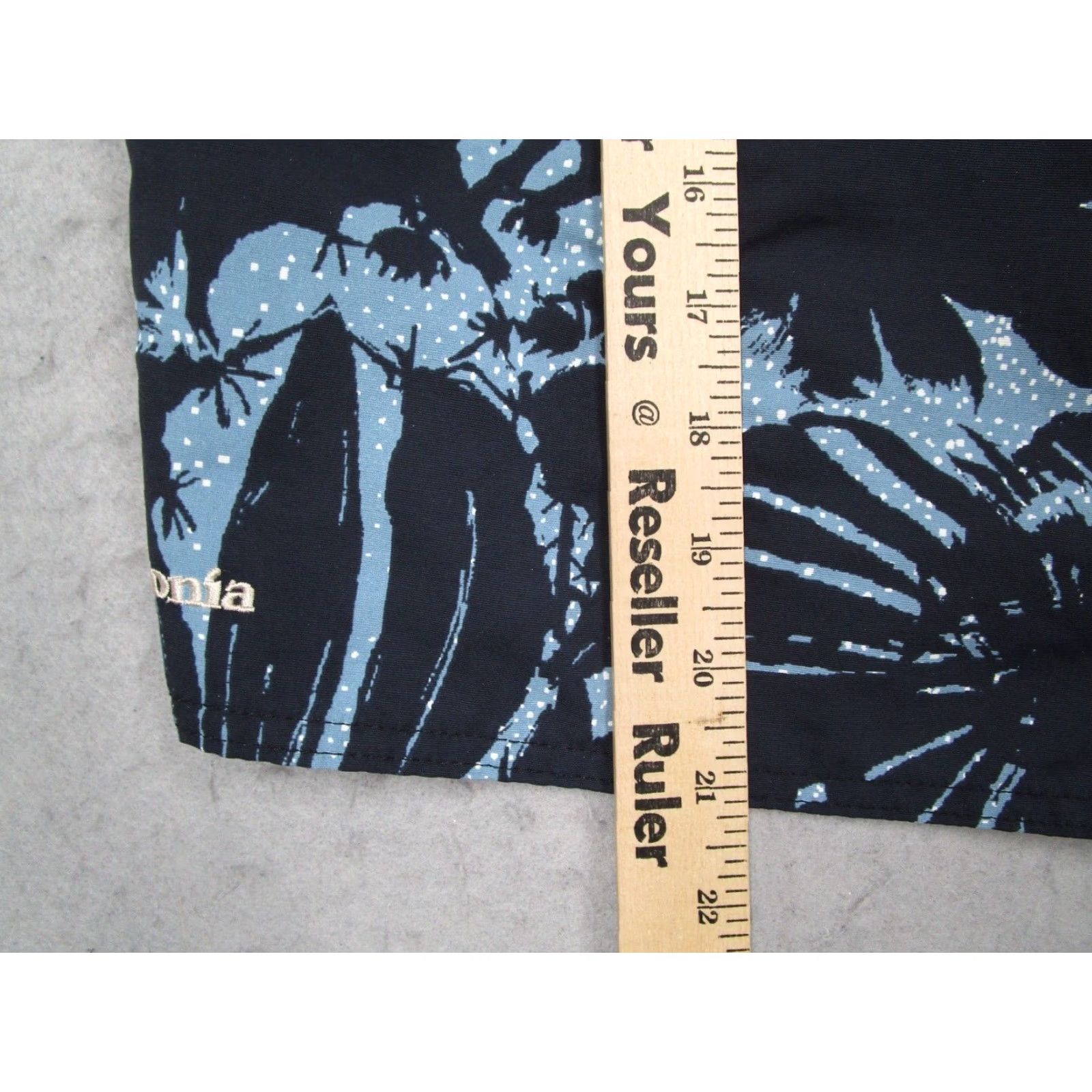 Patagonia PATAGONIA Board Shorts Mens 35 Blue Floral WAVEFARER 9" Surf Beach Swim Bottoms Mens Blue Floral Pattern Back Pocket Drawstring 100% Nylon Vintage: No Size US 35 - 7 Thumbnail