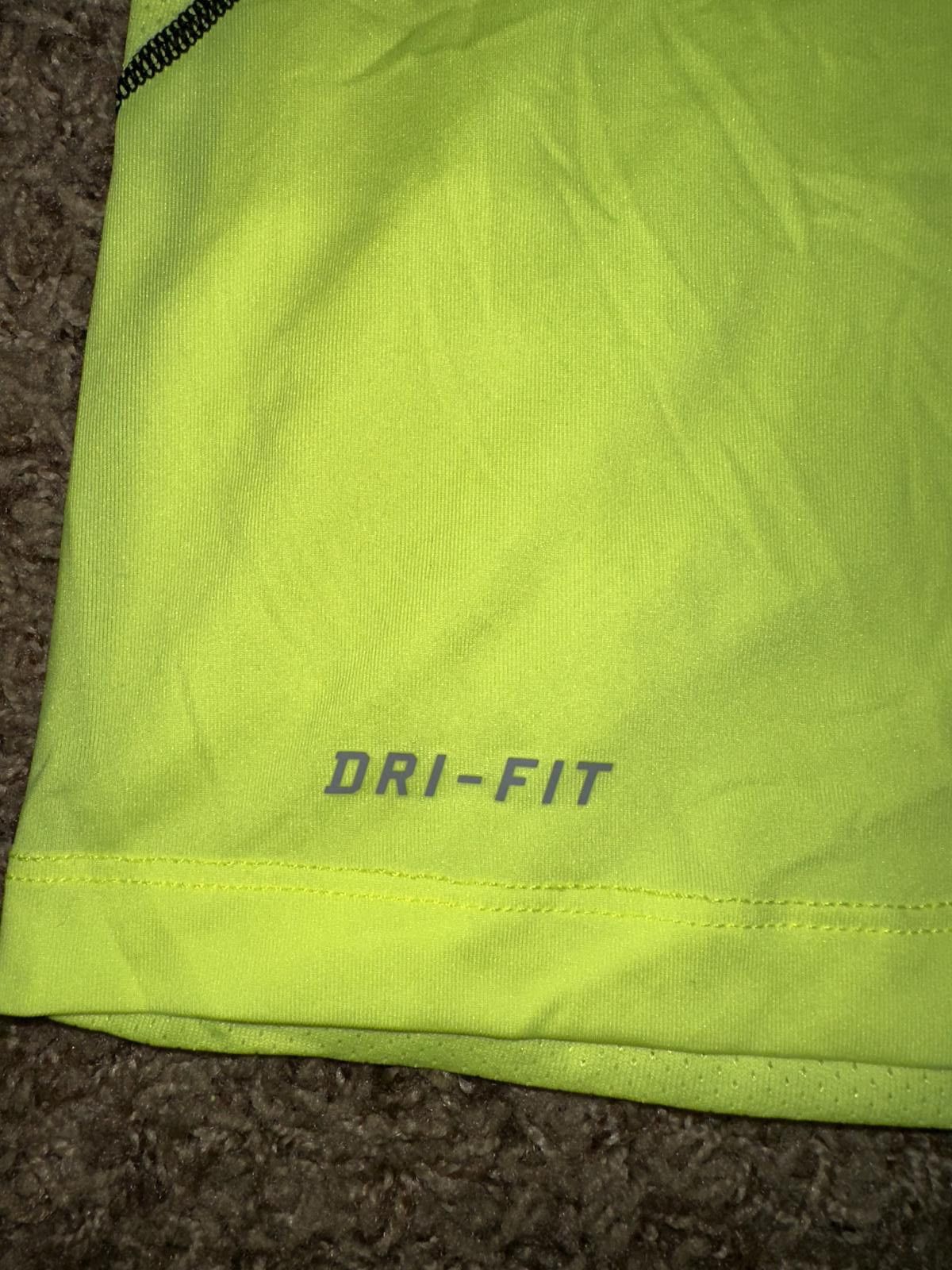 Nike Nike Men's Pro Combat Core Dri Fit Fitted Base Layer Volt Long Sleeve Top 2.0 Size US S / EU 44-46 / 1 - 3 Thumbnail