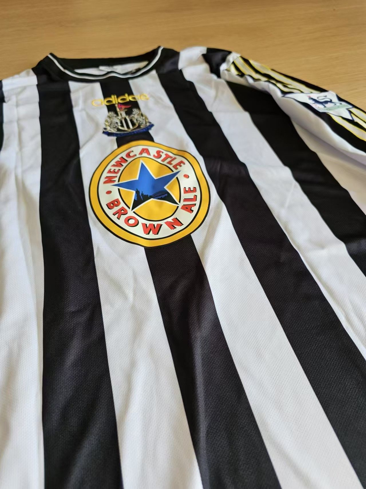 Other 1997-1999 Newcastle #9 Alan Shearer Jersey Size US M / EU 48-50 / 2 - 4 Thumbnail
