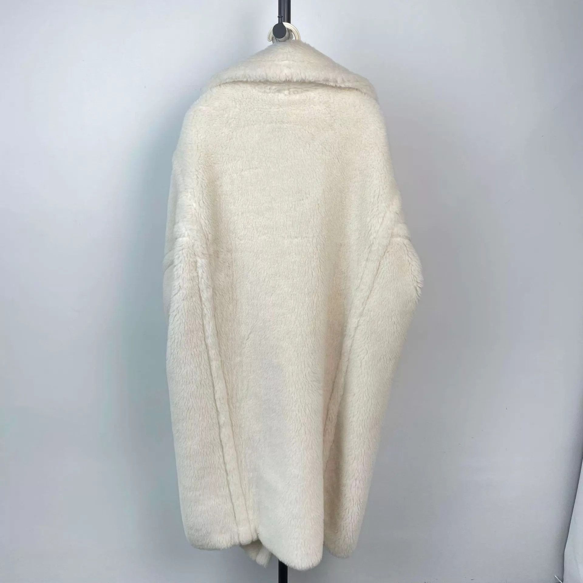 Max Mara MaxMara White Teddy Bear Coat Size XS / US 0-2 / IT 36-38 - 2 Thumbnail