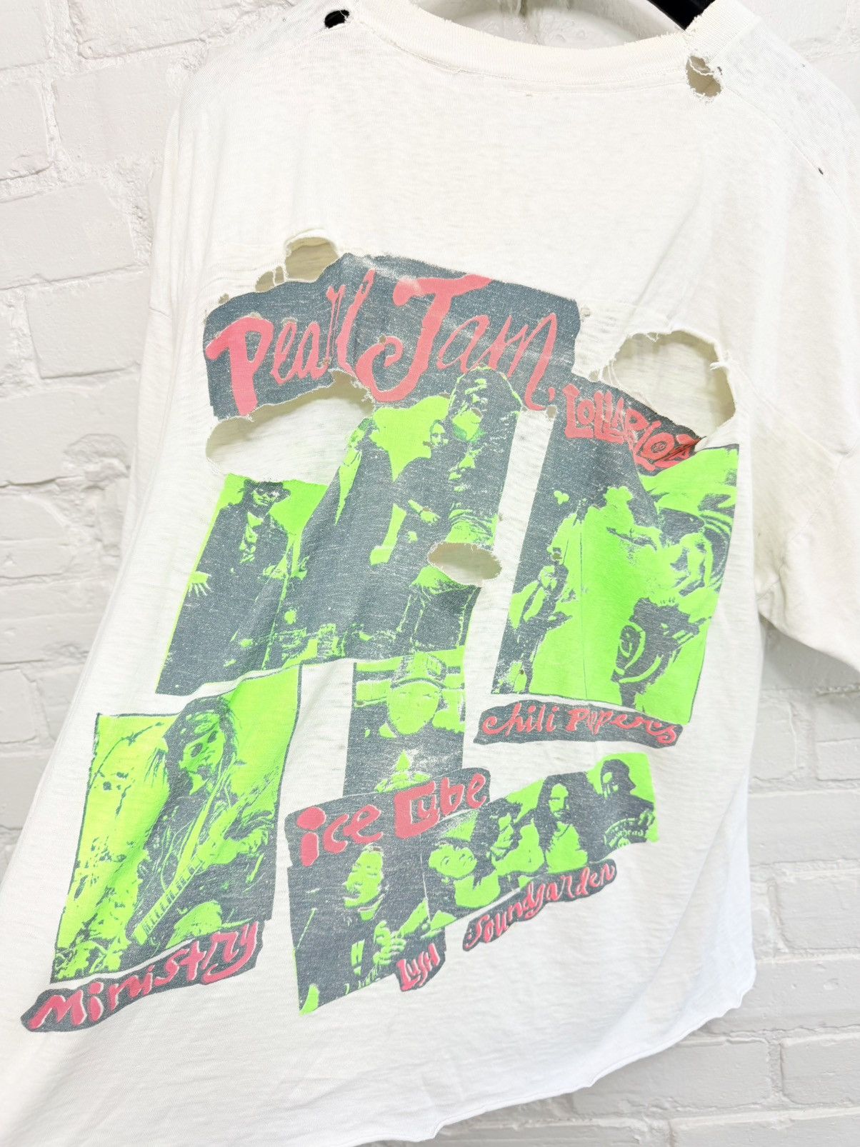 Vintage Vintage 1992 Lollapalooza thrashed shirt Size US XXL / EU 58 / 5 - 4 Thumbnail