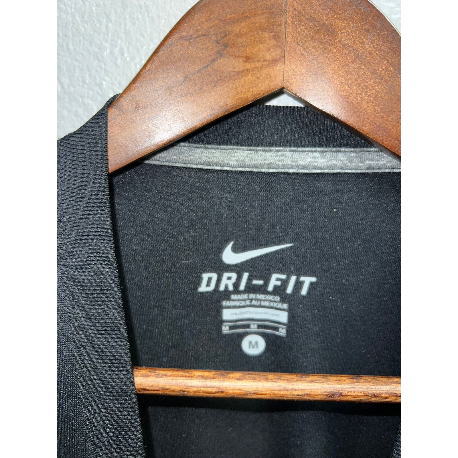 Nike Nike Dri Fit Black Shirt Mens Medium Activewear Active Top M Size US M / EU 48-50 / 2 - 4 Thumbnail