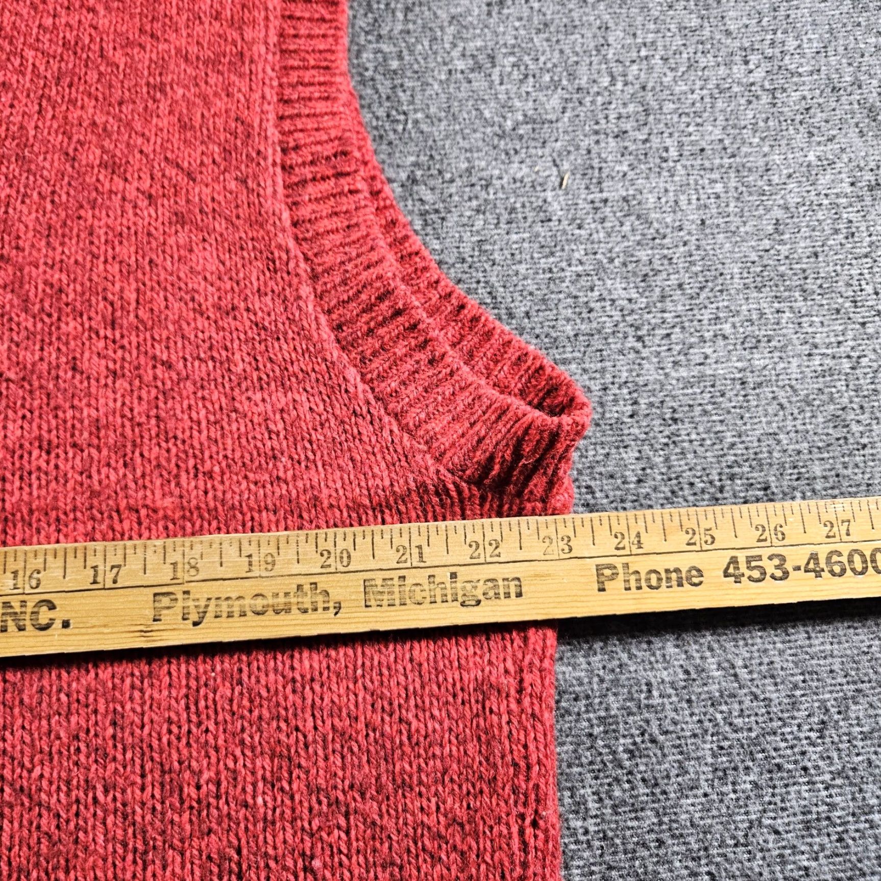 Vintage VINTAGE L.L. BEAN Sweater Vest Mens Large Red Wool V-Neck Knit Pullover 90s Size US L / EU 52-54 / 3 - 6 Thumbnail