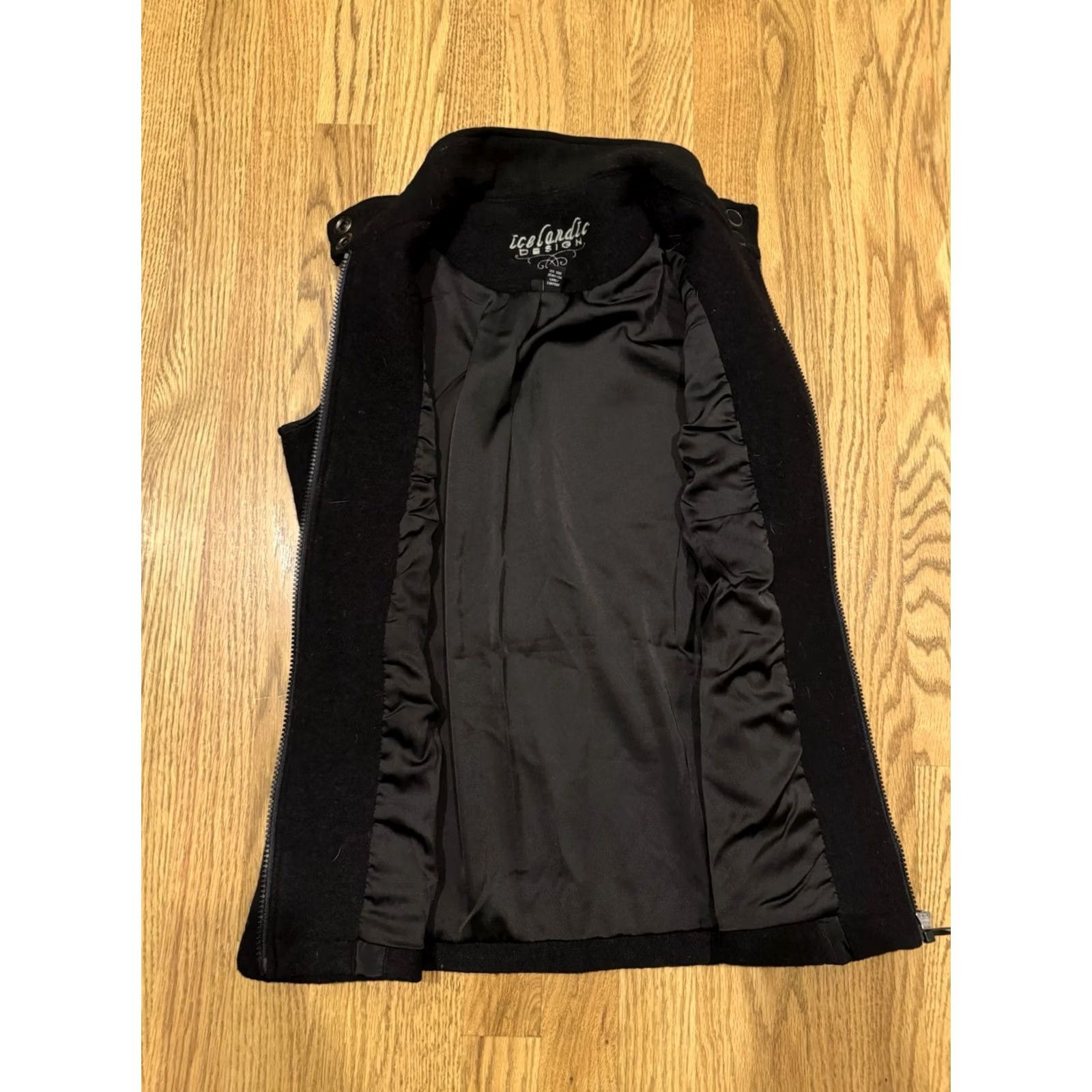 Vintage VINTAGE Icelandic Design Vest Women's Size S Black Wool Zip Up Pockets Designer Vest Women’s Small Black Wool Pockets Size S / US 4 / IT 40 - 4 Thumbnail