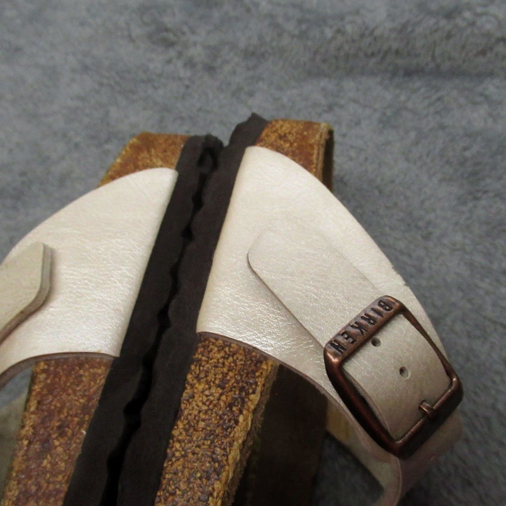 Birkenstock Birkenstock Gizeh Sandals Women 6 Men 4 Thong Pearl White Metallic Cork 37 Size US 6 / IT 36 - 6 Thumbnail