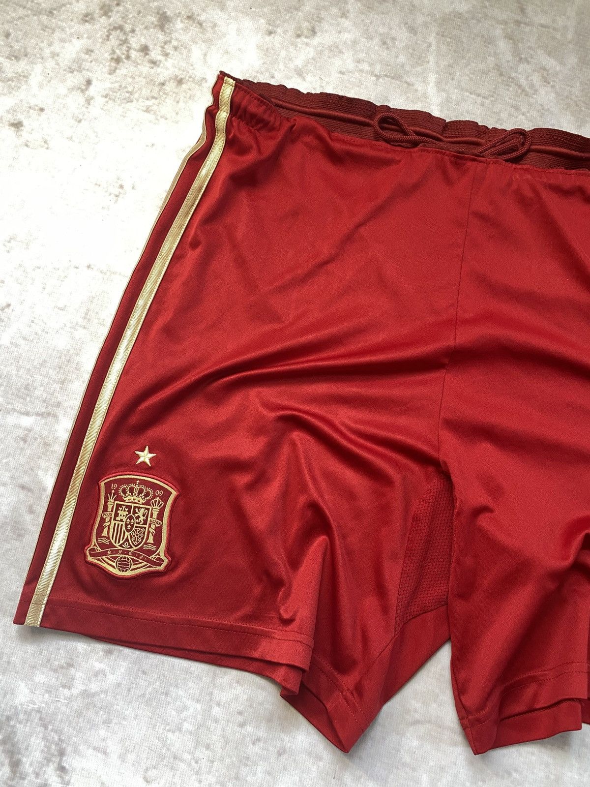 Adidas Vintage Adidas Spain Football Shorts Soccer Jersey Size US 30 / EU 46 - 2 Thumbnail