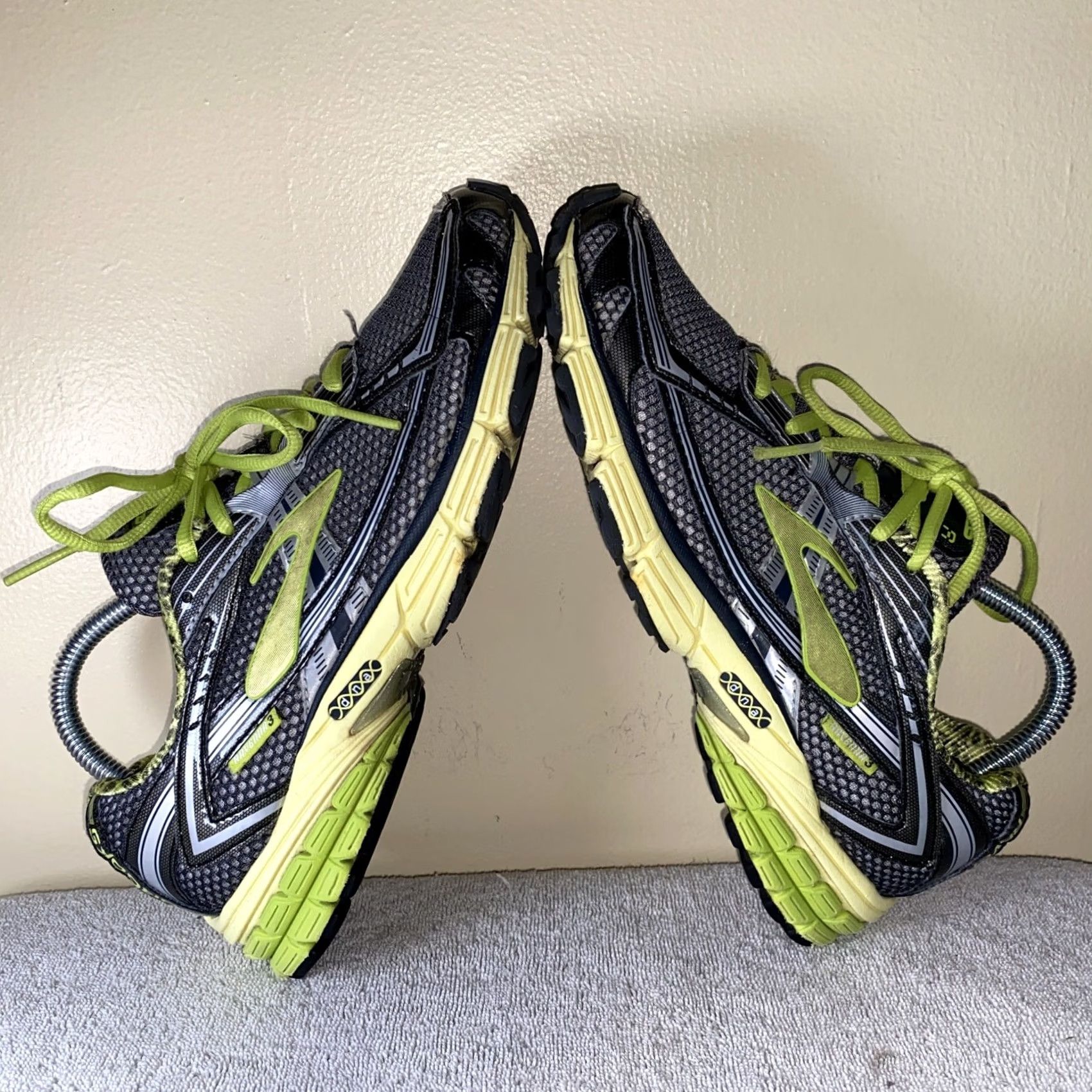 Brooks BROOKS Ravenna Women’s Sneaker 8.5 Grey Neon Green Brook Ravenna Gray Nike? Size US 9 / IT 39 - 7 Thumbnail