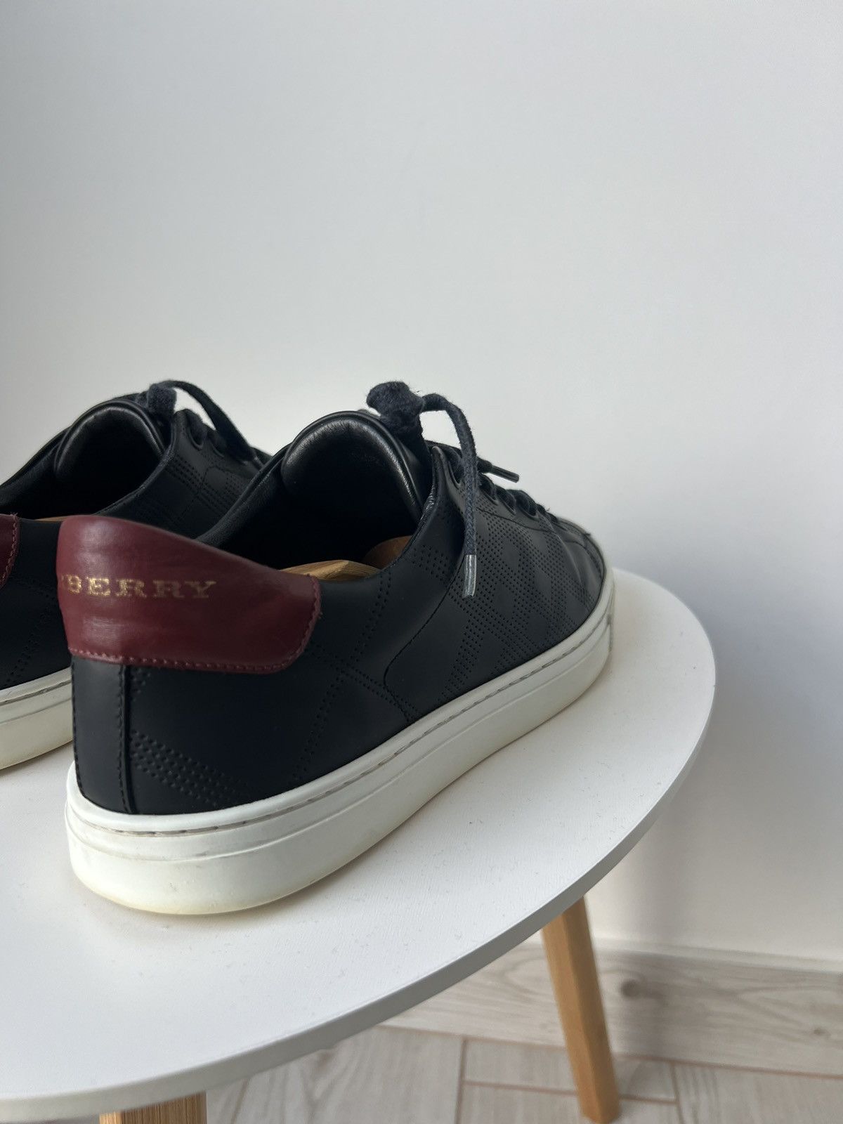 Burberry Burberry Black Leather Low Top Sneakers Size 40 Luxury Size US 7 / EU 40 - 5 Thumbnail