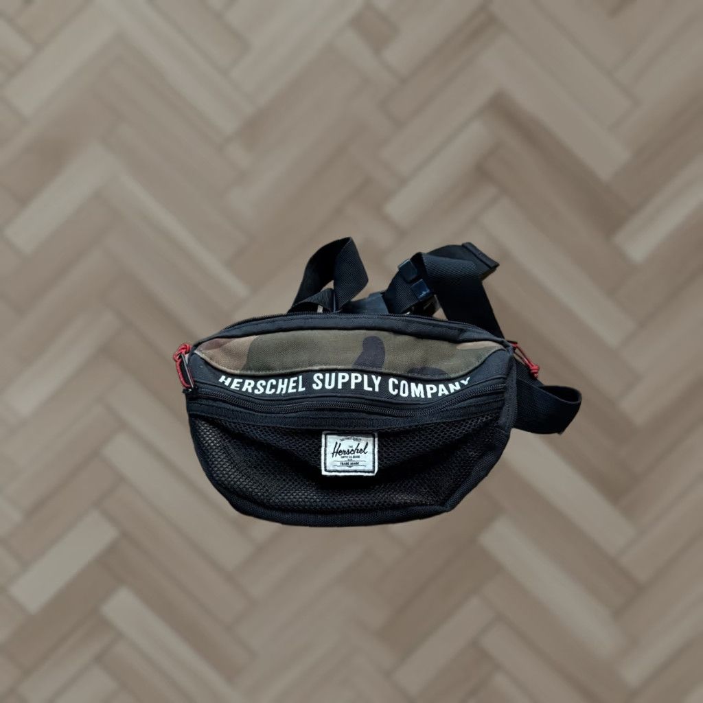 Vintage Herschel Supply Company Fanny Pack Adult Green Camo OS Belt Bag & Fanny Pack Mens Green OS Camouflage Size ONE SIZE - 1 Thumbnail