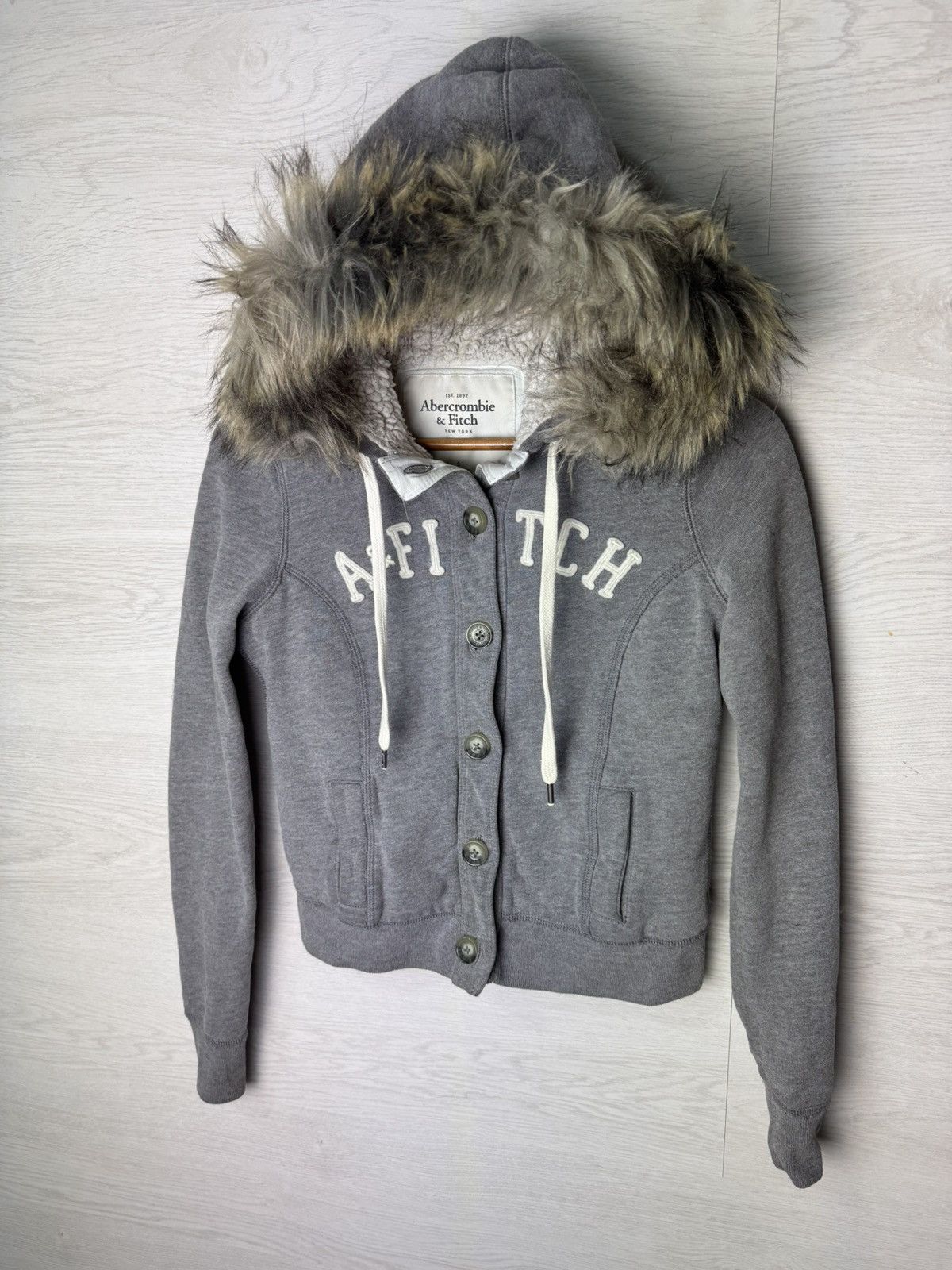 Abercrombie & Fitch Abercrombie & Fitch Fur Hood Hoodie Women’s Size S / US 4 / IT 40 - 2 Thumbnail