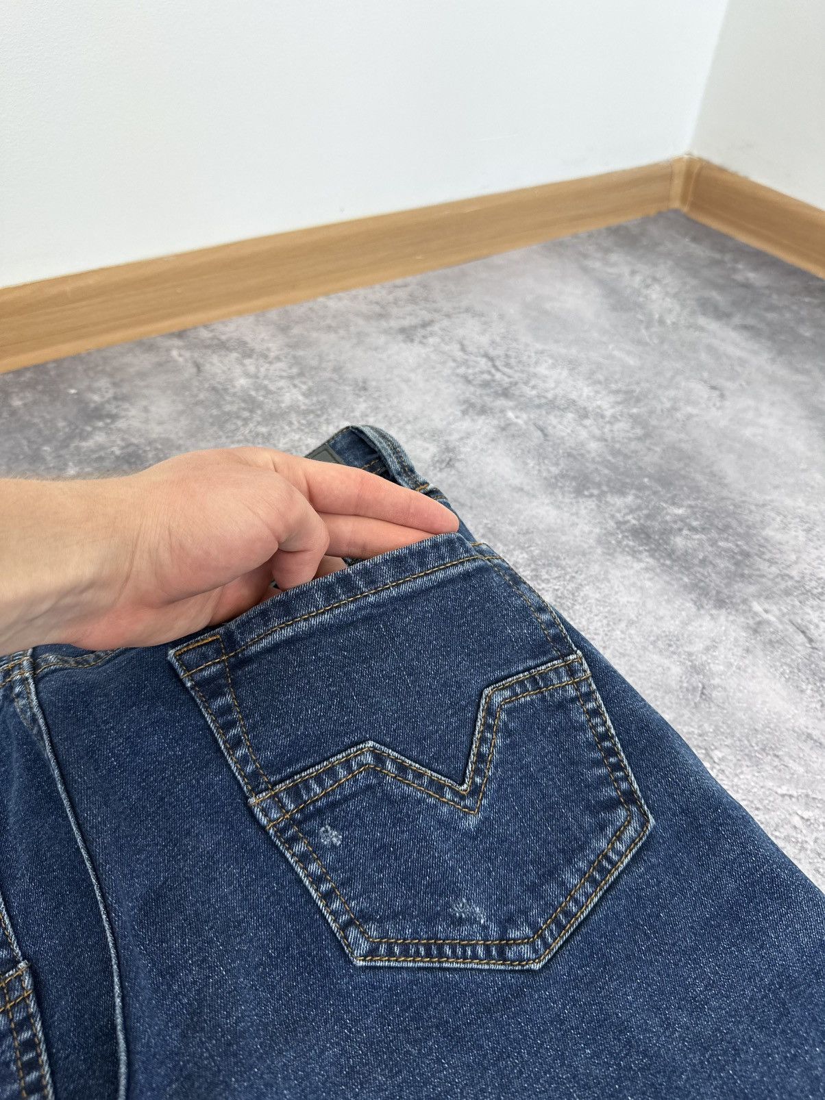 Diesel Vintage Diesel Avant Garde Designer Straight Larkee Jeans Size US 32 / EU 48 - 7 Thumbnail