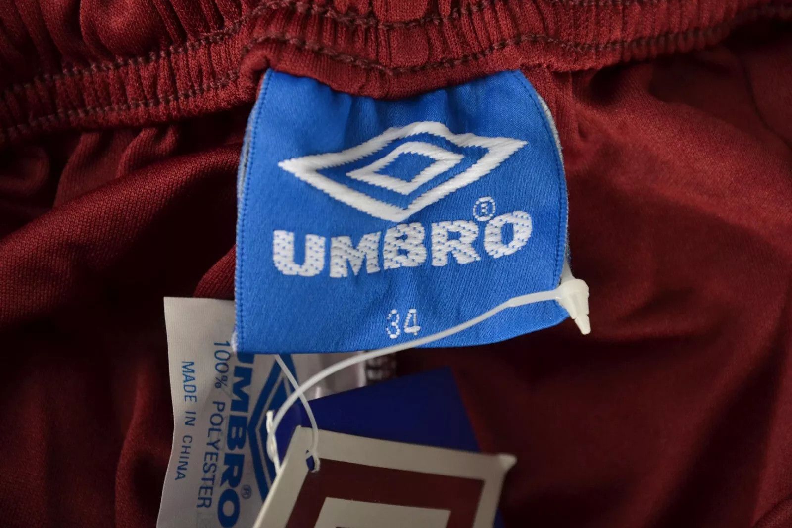 Umbro DEADSTOCK UMBRO 1990'S RED FOOTBALL SHORTS JERSEY SIZE M Size US 34 / EU 50 - 5 Thumbnail