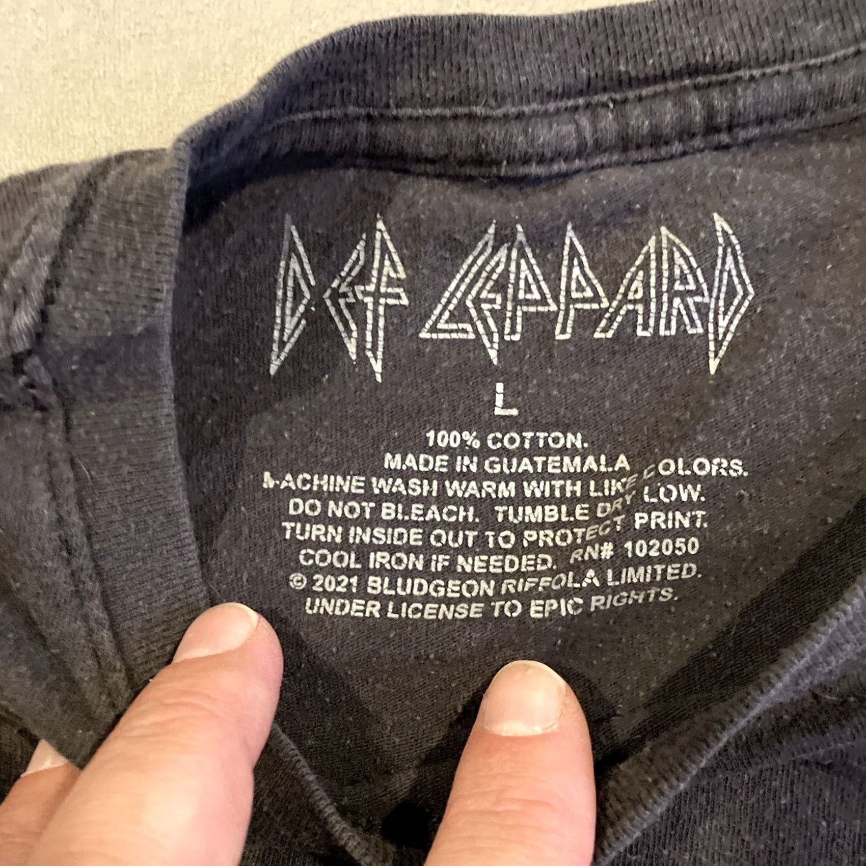 Vintage Def Leppard Leopard Graphic Short Sleeve Crewneck T Shirt Large Women 100% Cotton Black Vintage? No Size L / US 10 / IT 46 - 3 Thumbnail