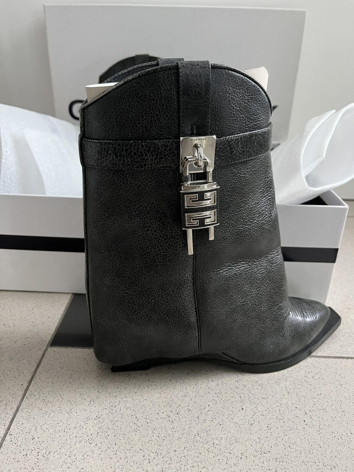 Givenchy Givenchy Shark santiague Size US 8 / IT 38 - 2 Thumbnail