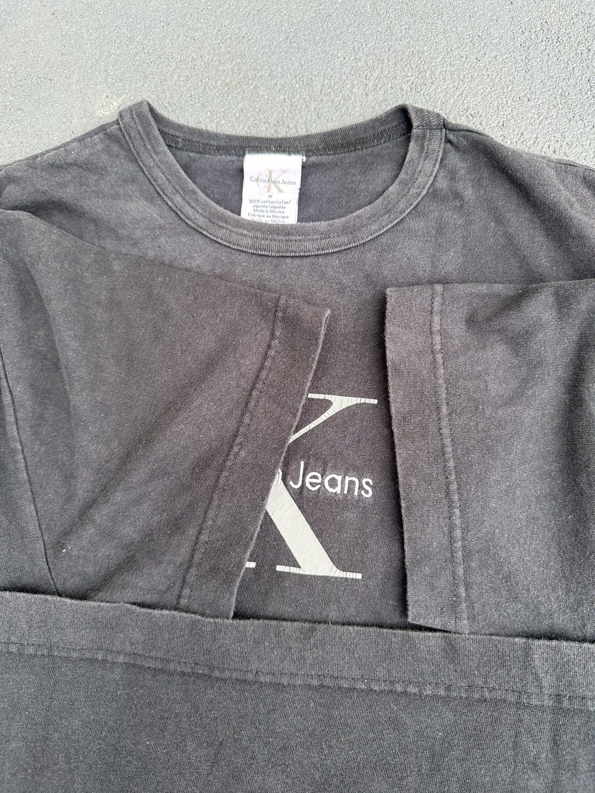 Calvin Klein Sunfaded Vintage Y2K Calvin Klein Tee Size US M / EU 48-50 / 2 - 7 Thumbnail