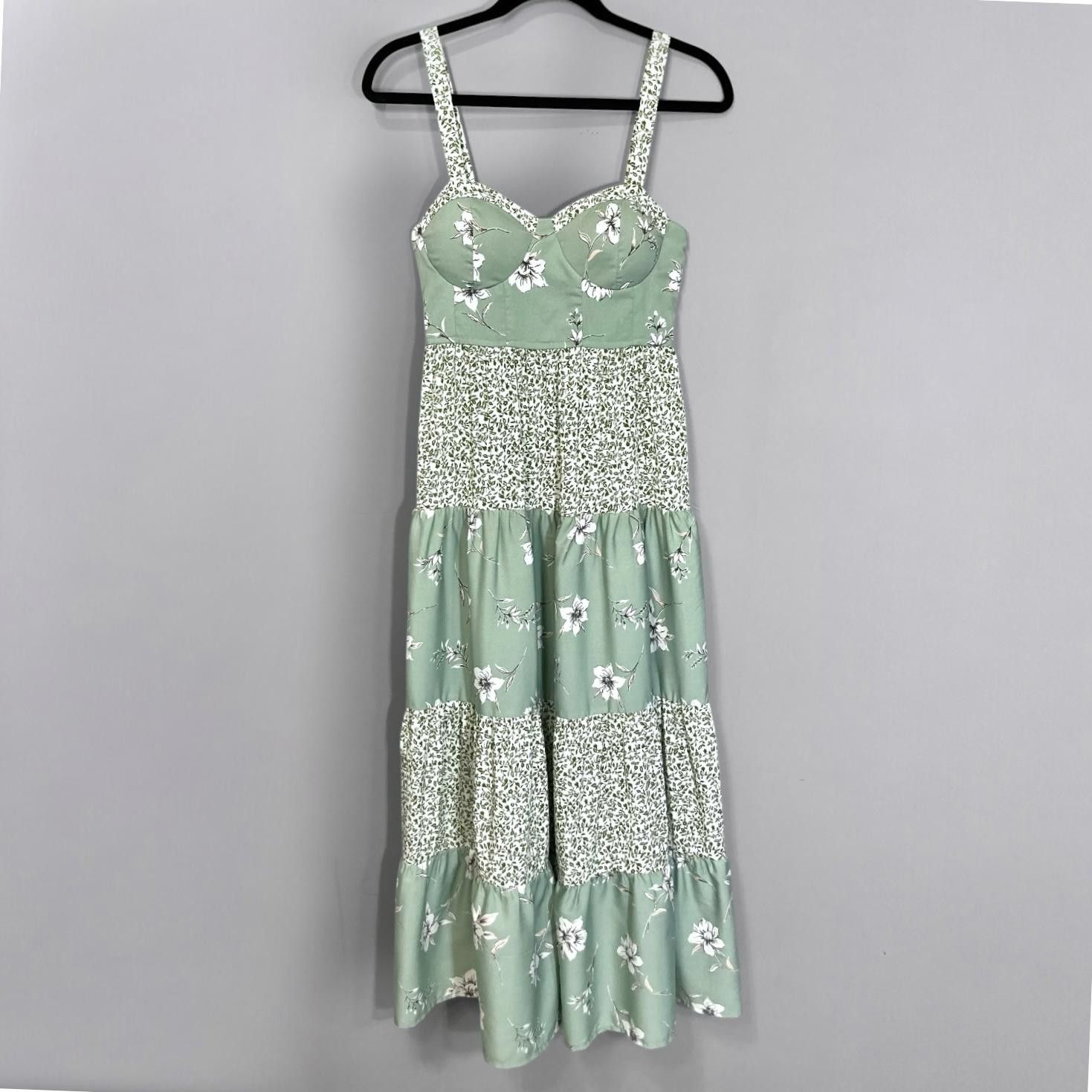 Designer Chic Floral Tiered Maxi Dress in Sage Green Size XS / US 0-2 / IT 36-38 - 1 Thumbnail
