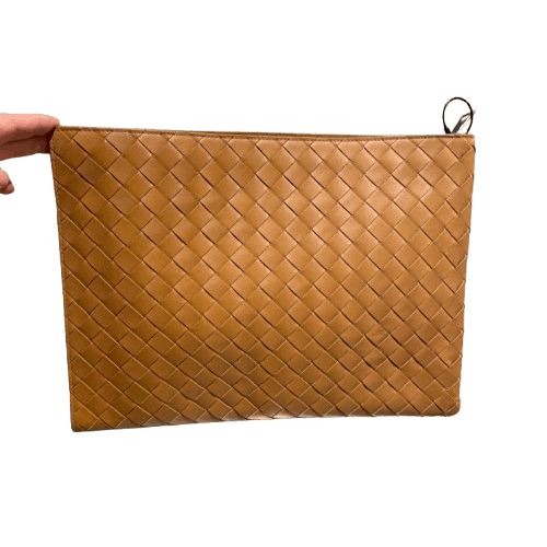 o1n1vont1124 Size: OS / Interccio Pouch in Caramel