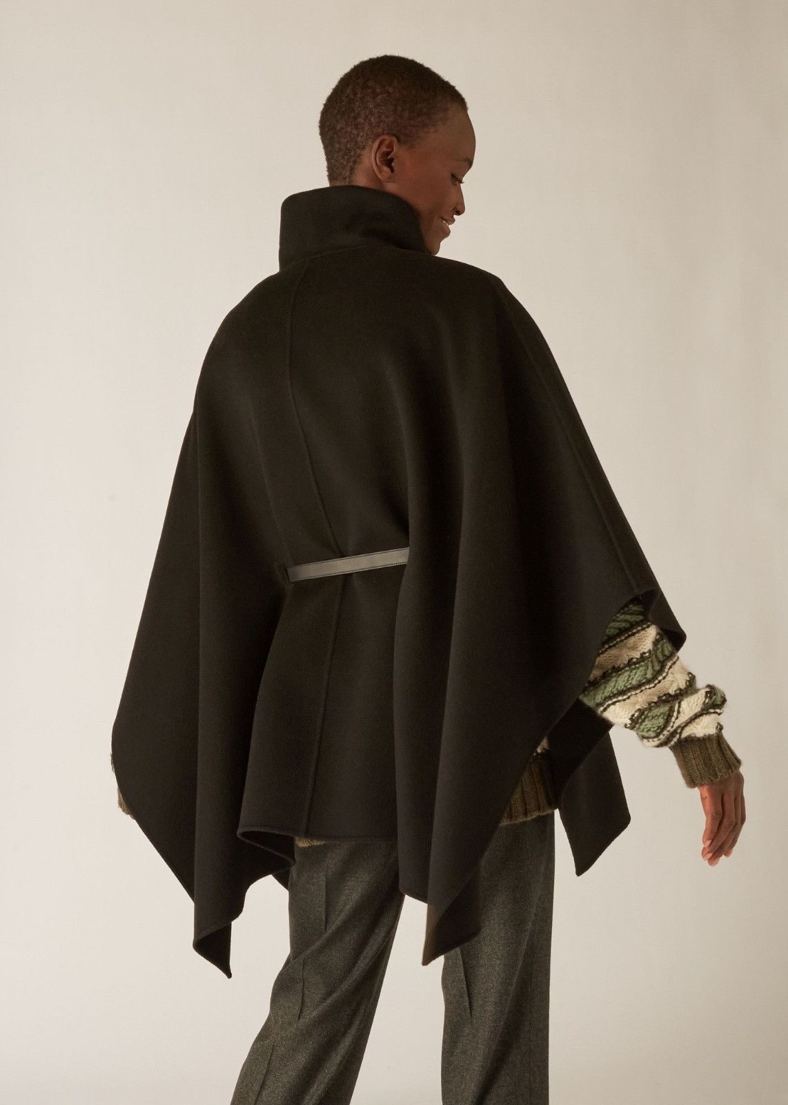 Loro Piana o1srvl11e0824 Size: OS / Denice Cashmere Cape in Black Size ONE SIZE - 6 Thumbnail