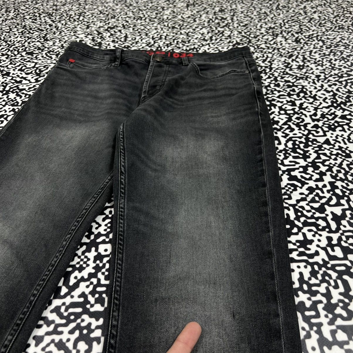 Hugo Boss HUGO BOSS 634 Casual Basic Denim Jeans Size US 31 - 11 Thumbnail